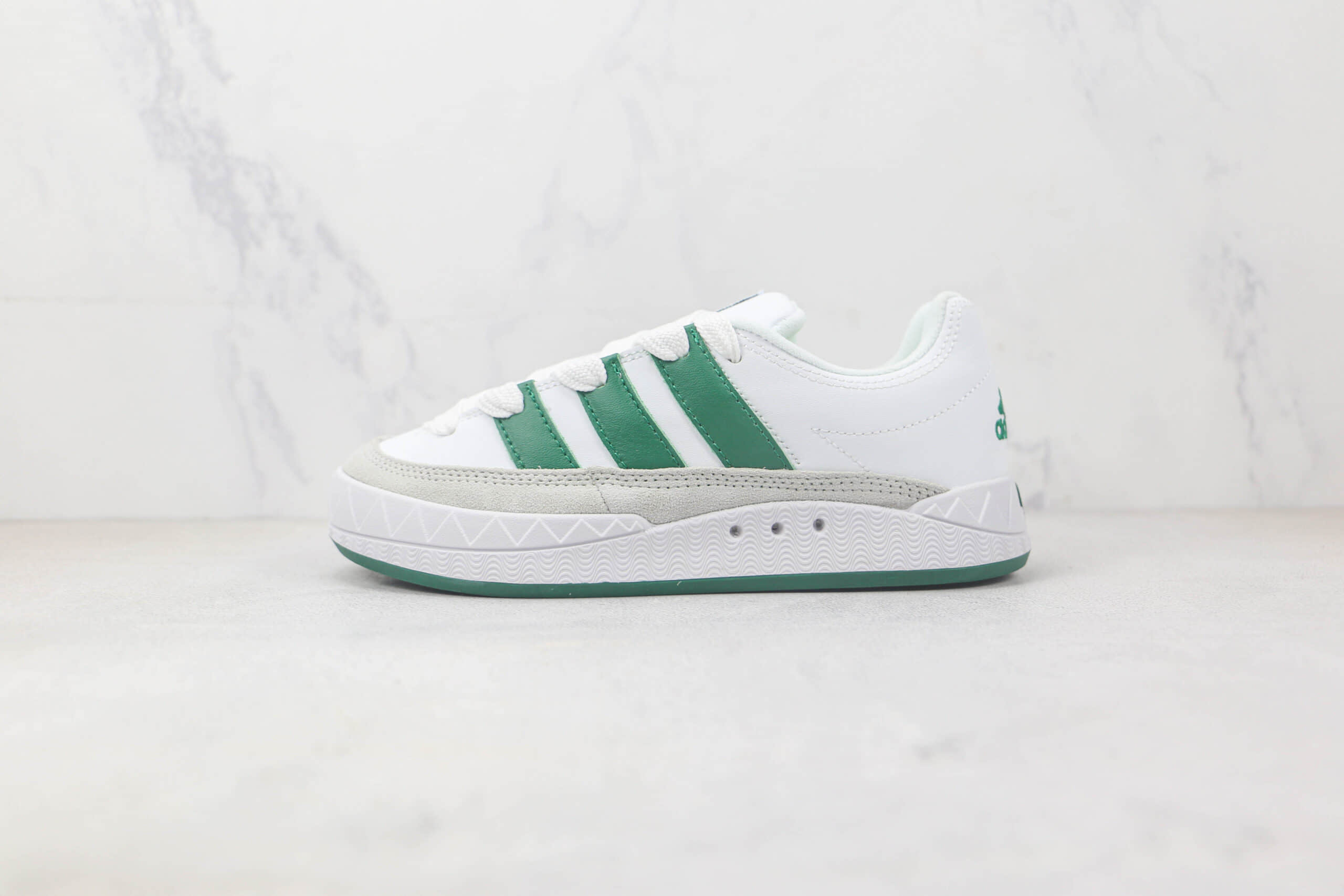 阿迪达斯Adidas ADIMATIC纯原版本低帮白绿色复古板鞋 阿迪达斯三叶草麂皮板鞋 货号：DB2912