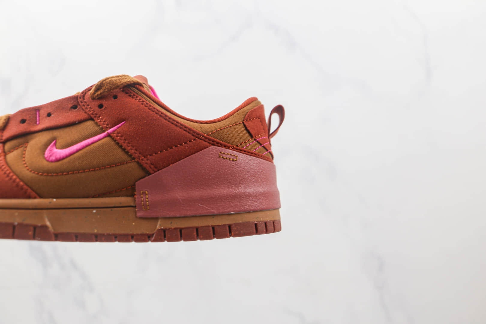 耐克Nike Dunk Low Disrupt 2 Desert Bronze低帮DUNK棕红色复古板鞋 耐克DUNK可回收材料系列 货号：DH4402-200