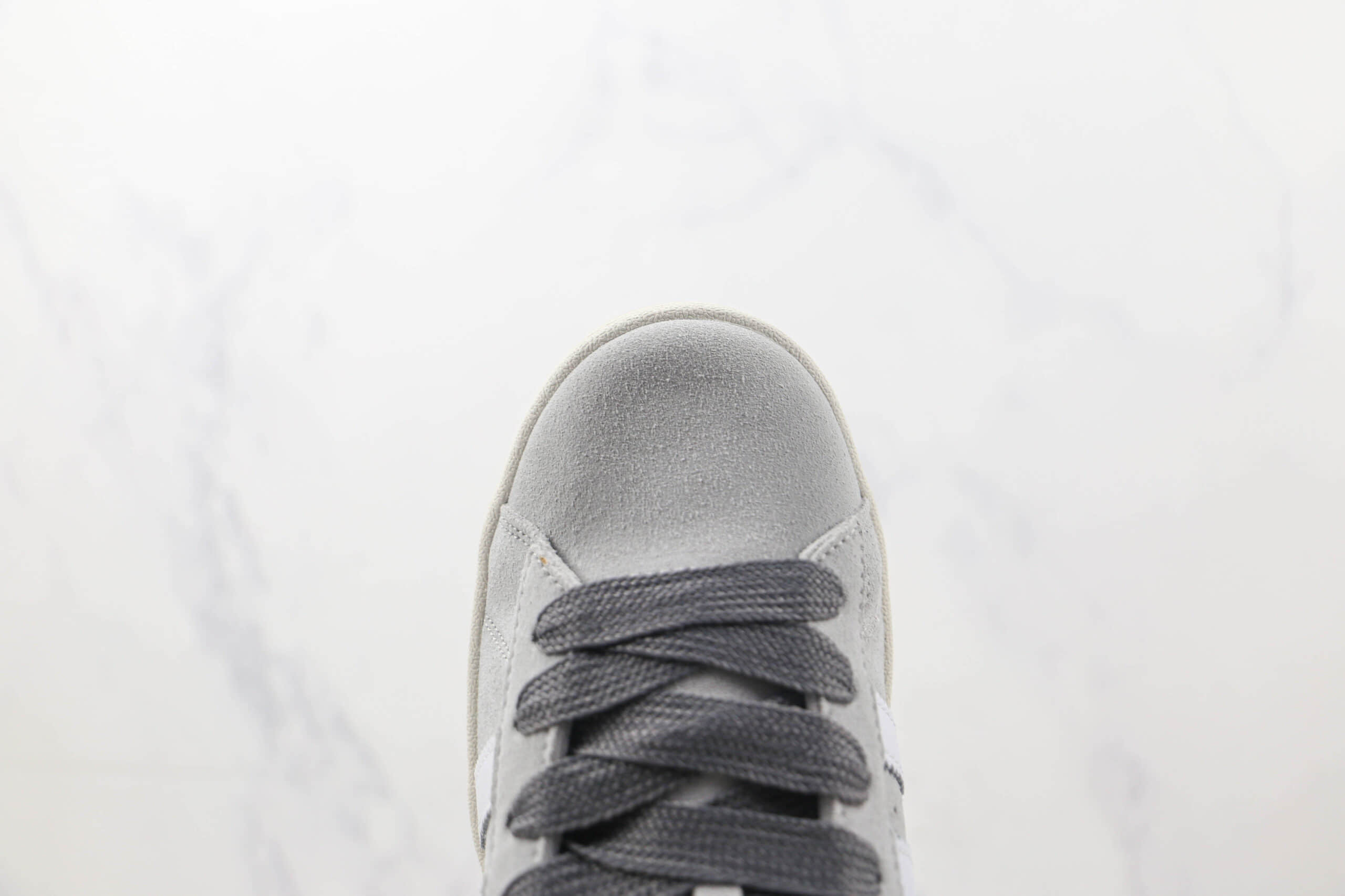 阿迪达斯Adidas originals Campus 00s纯原版本灰色Campus 00s千禧风休闲板鞋 阿迪达斯复古休闲板鞋 货号：GY9472