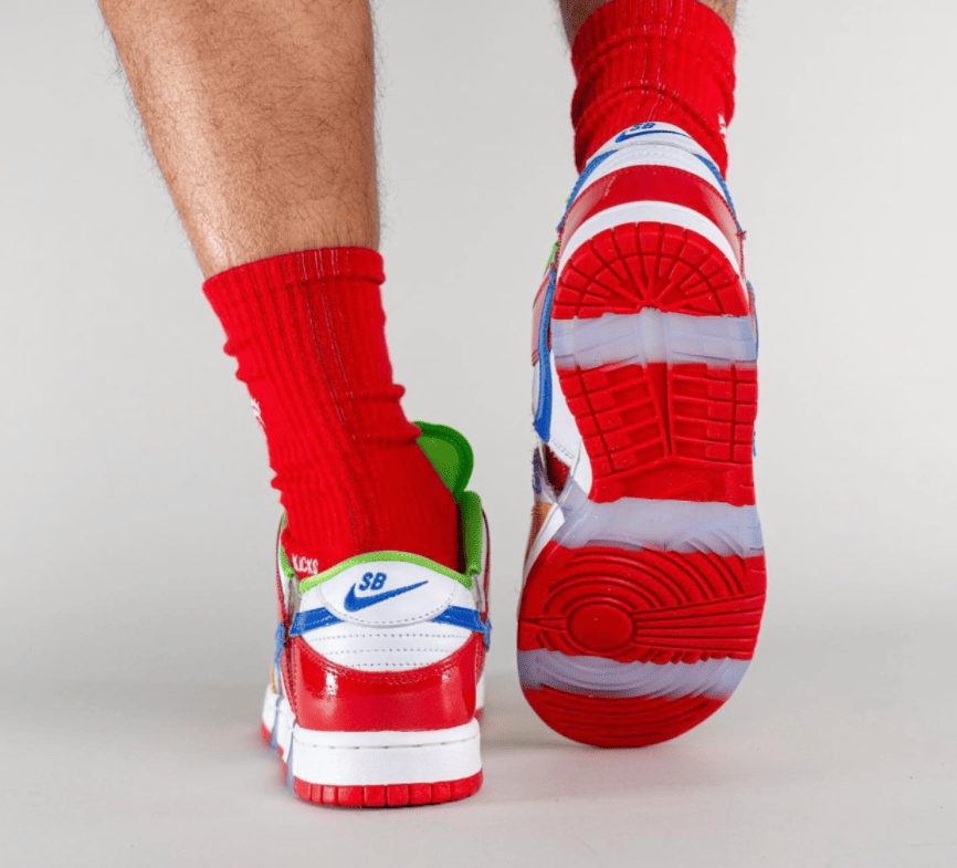 天价神鞋回归！但是被切开了...全新eBay x Nike SB Dunk上脚实物曝光！ 货号：FD8777-100