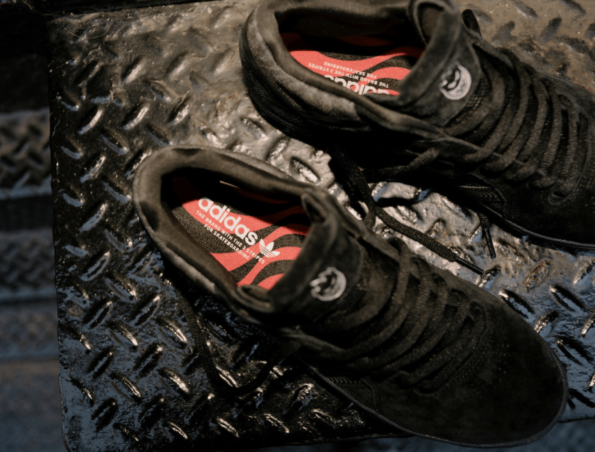 adidas超人气滑手联名鞋又来了！细节满满！ 货号：HQ9792