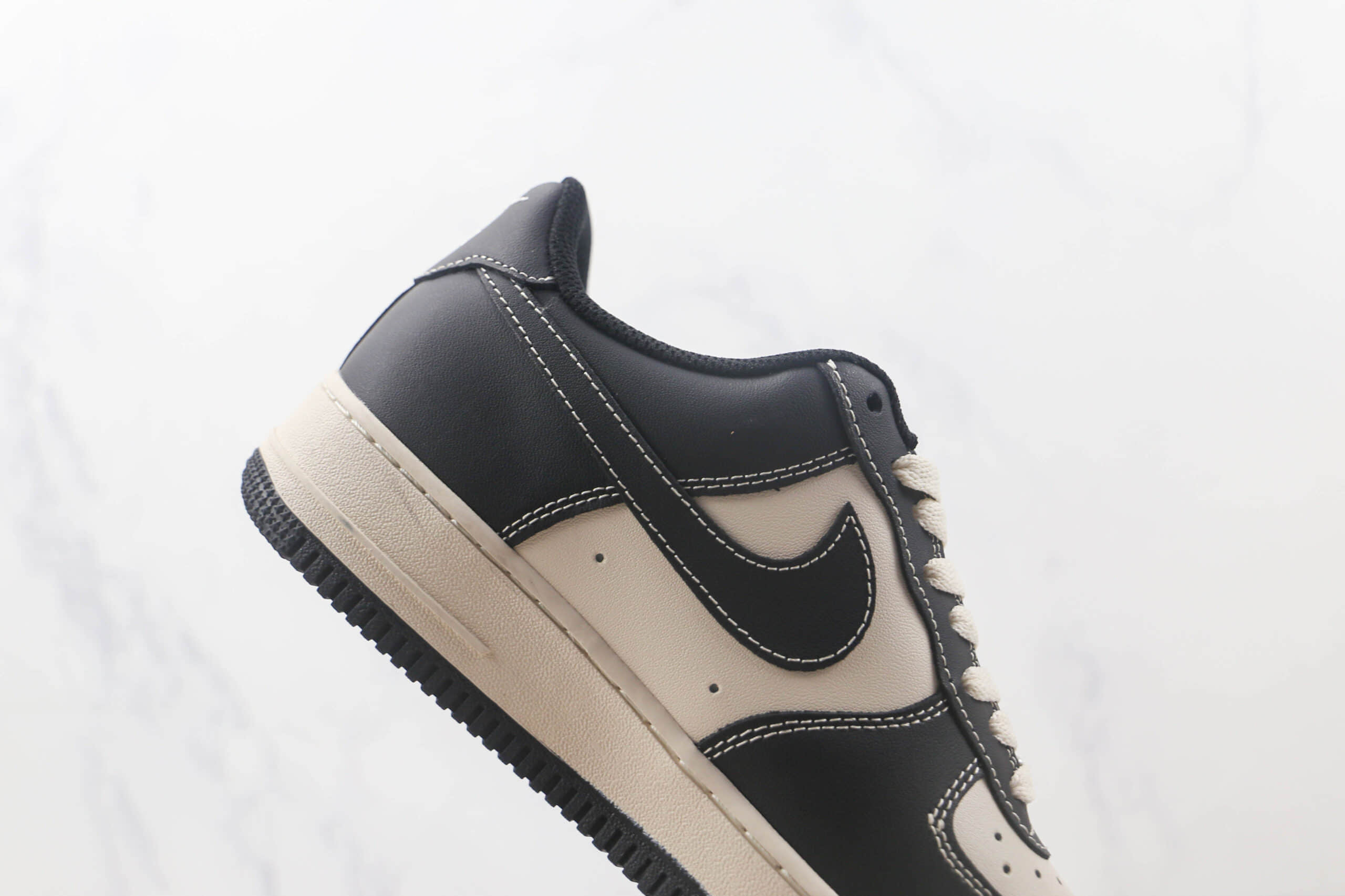 耐克Nike Air Force 1 Low 07纯原版本低帮空军一号黑白色蝙蝠小勾板鞋 耐克空军一号定制款 货号：BS6055-201