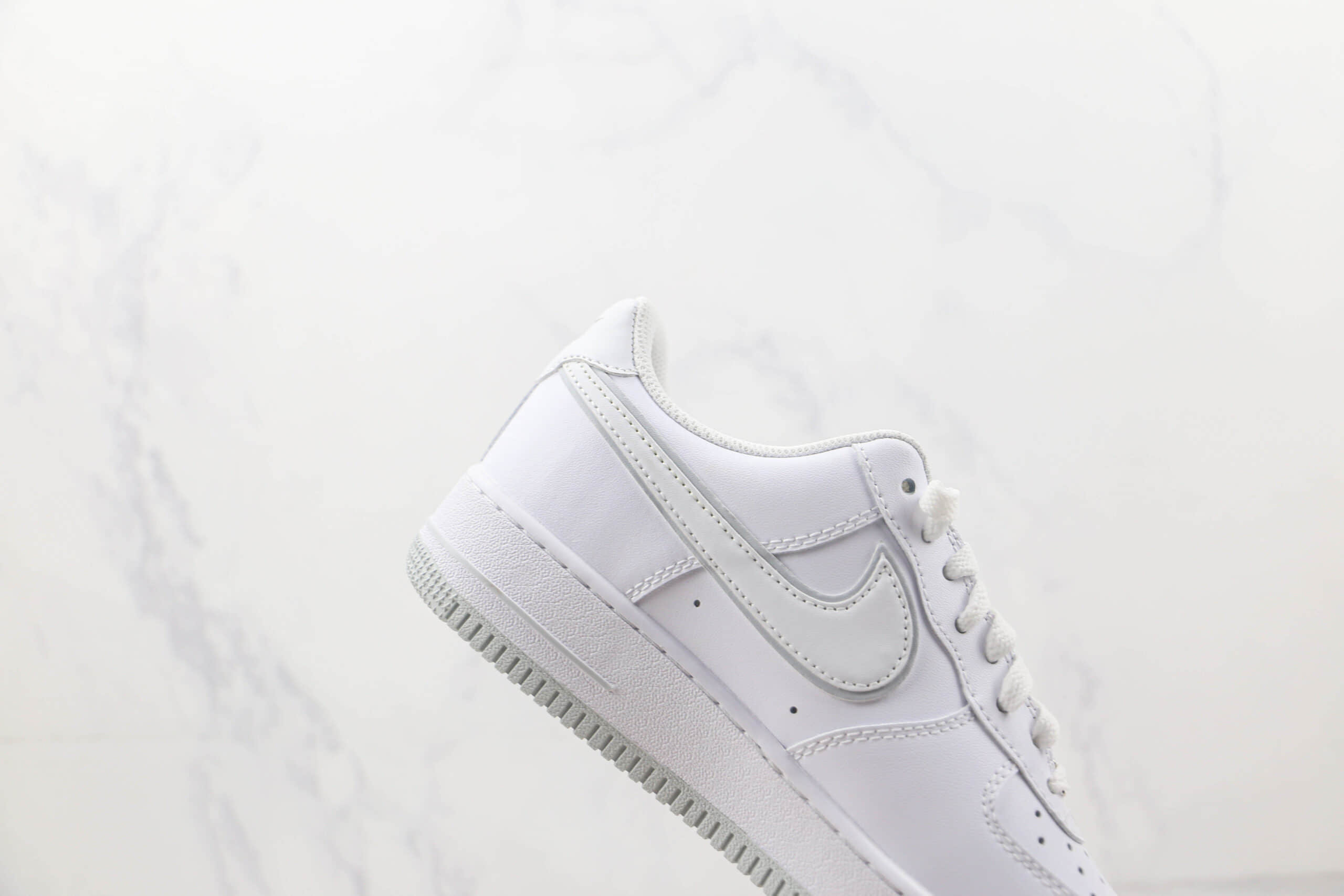 耐克Nike Air Force 1 Low 07纯原版本空军一号白灰色板鞋 耐克空军一号校园板鞋 货号：DV0788-100