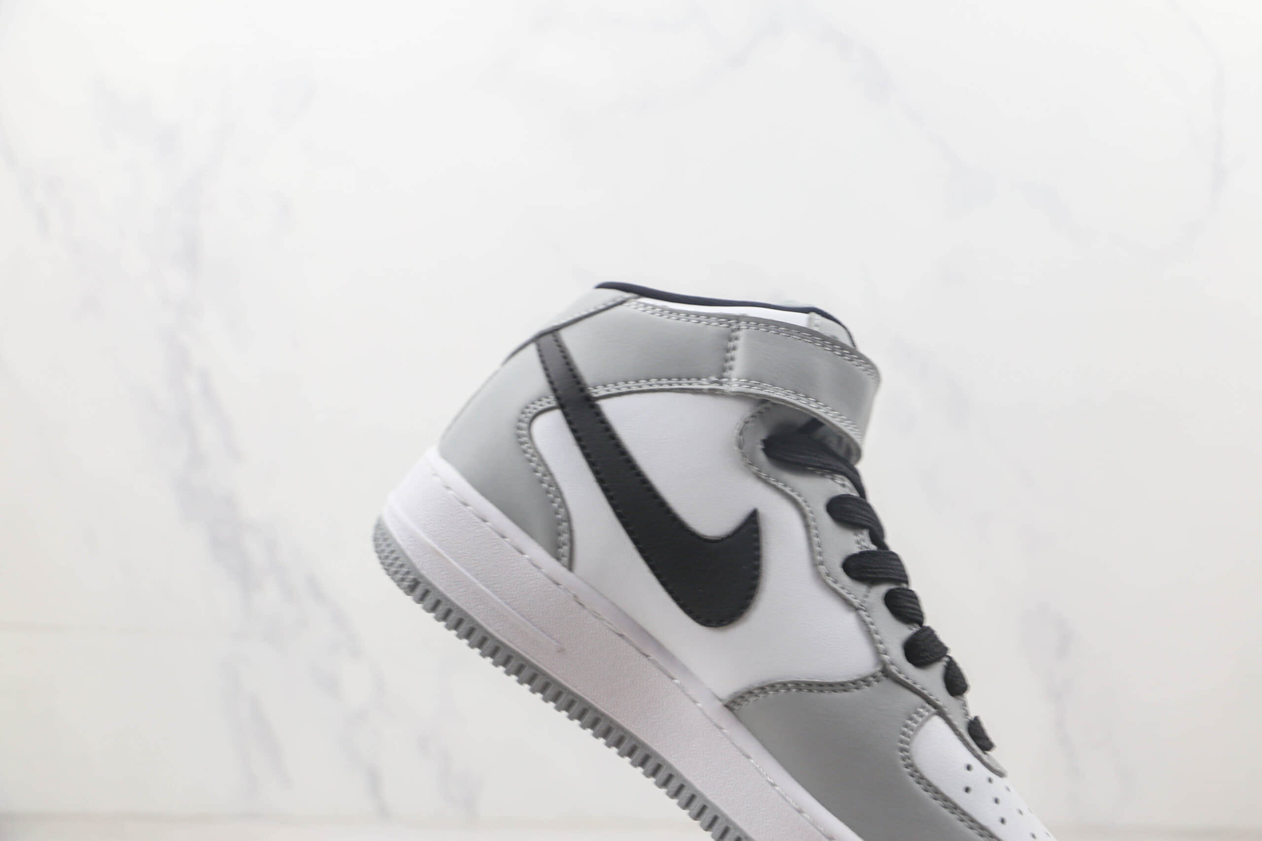 耐克Nike Air Force 1 Mid纯原版本中帮空军一号烟灰色板鞋 耐克空军一号校园板鞋 货号：HG1522-016