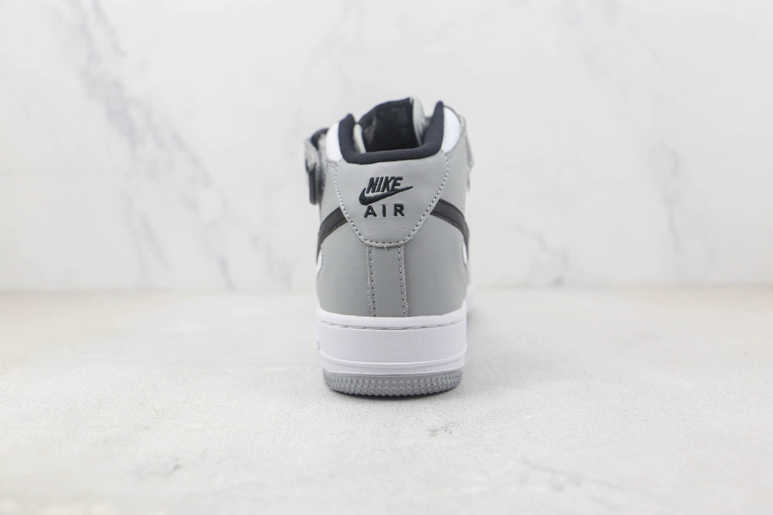 耐克Nike Air Force 1 Mid纯原版本中帮空军一号烟灰色板鞋 耐克空军一号校园板鞋 货号：HG1522-016