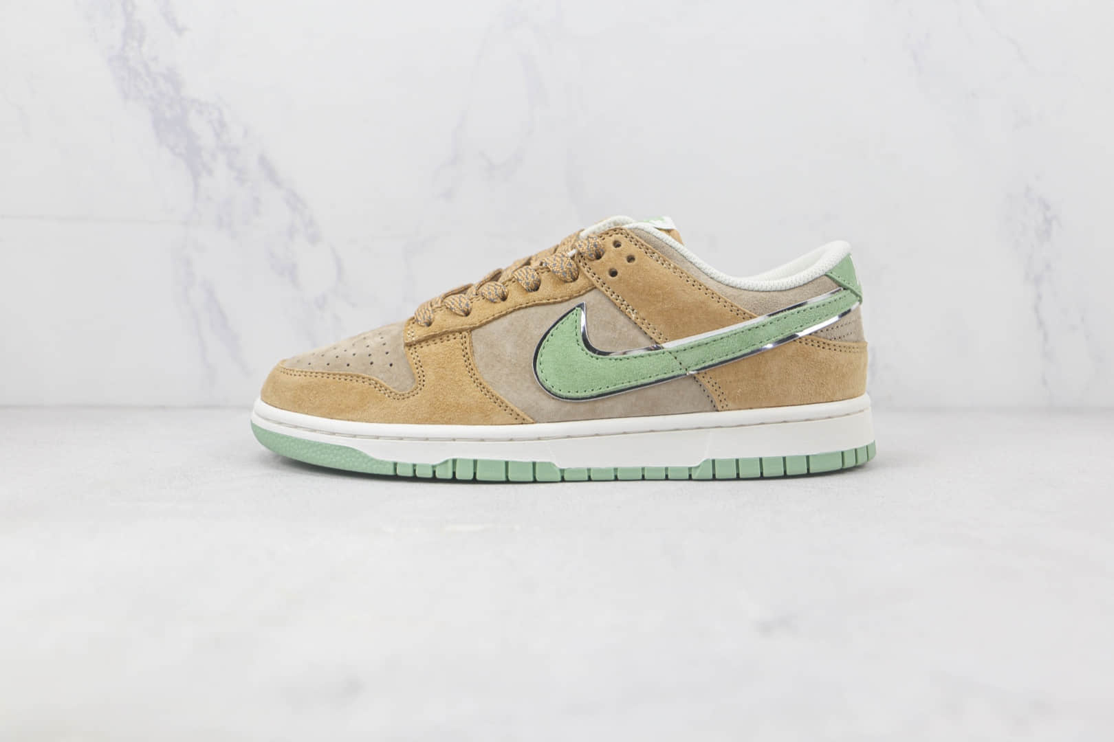 耐克Nike SB Dunk Low Pro纯原版本低帮SB DUNK大友克洋联名款麂皮棕绿色拼接板鞋 耐克DUNK校园板鞋 货号：ST1391-202