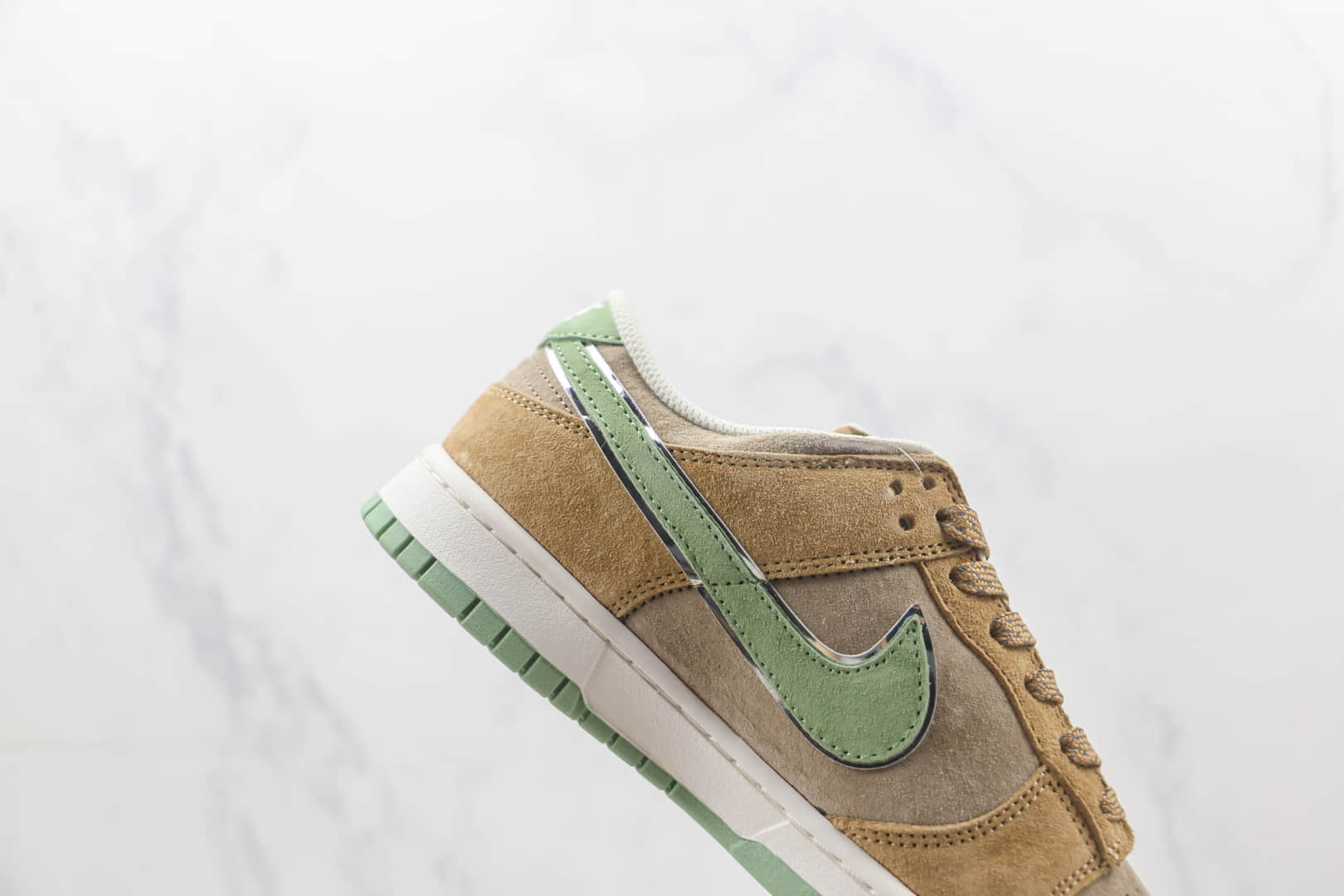 耐克Nike SB Dunk Low Pro纯原版本低帮SB DUNK大友克洋联名款麂皮棕绿色拼接板鞋 耐克DUNK校园板鞋 货号：ST1391-202