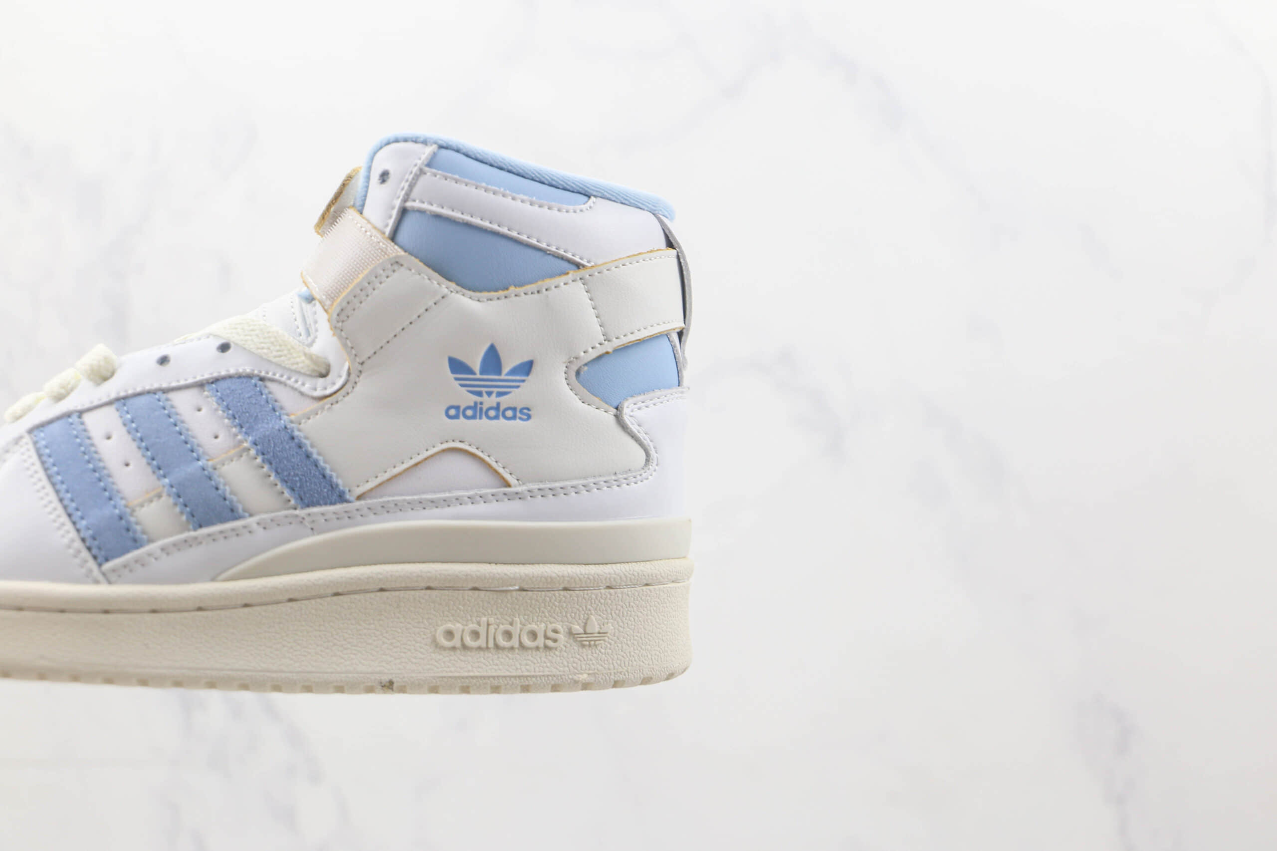 阿迪达斯Adidas Originals Forum纯原版本高帮白蓝色复古板鞋 阿迪达斯Forum校园板鞋 货号：GW5924