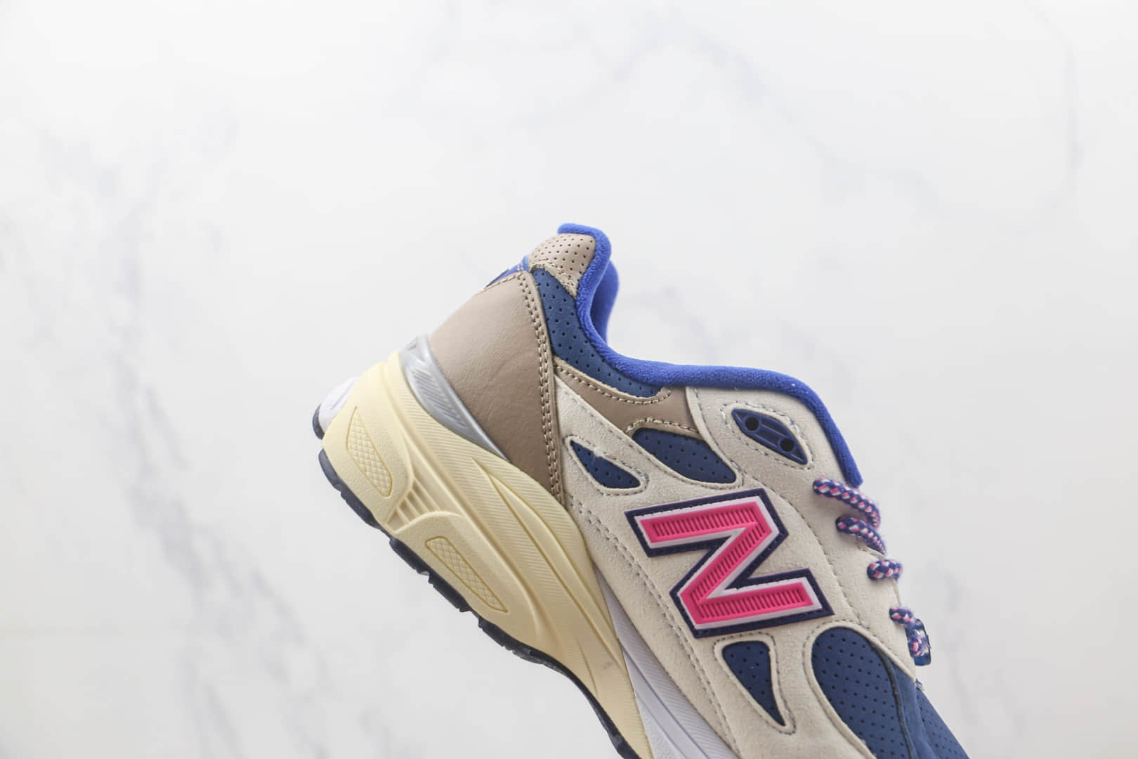 新百伦New Balance 990 x KITH联名款纯原版本NB990V3拼接米白粉蓝棕色复古老爹鞋 新百伦NB990联名款系列 货号：M990KH3