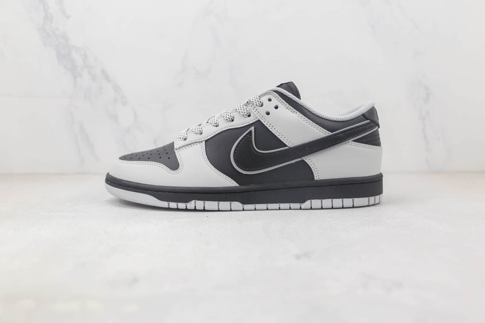 耐克Nike SB Dunk Low Dunk纯原版本低帮SB DUNK白黑色板鞋　耐克SB DUNK校园板鞋　货号：DD9606-363