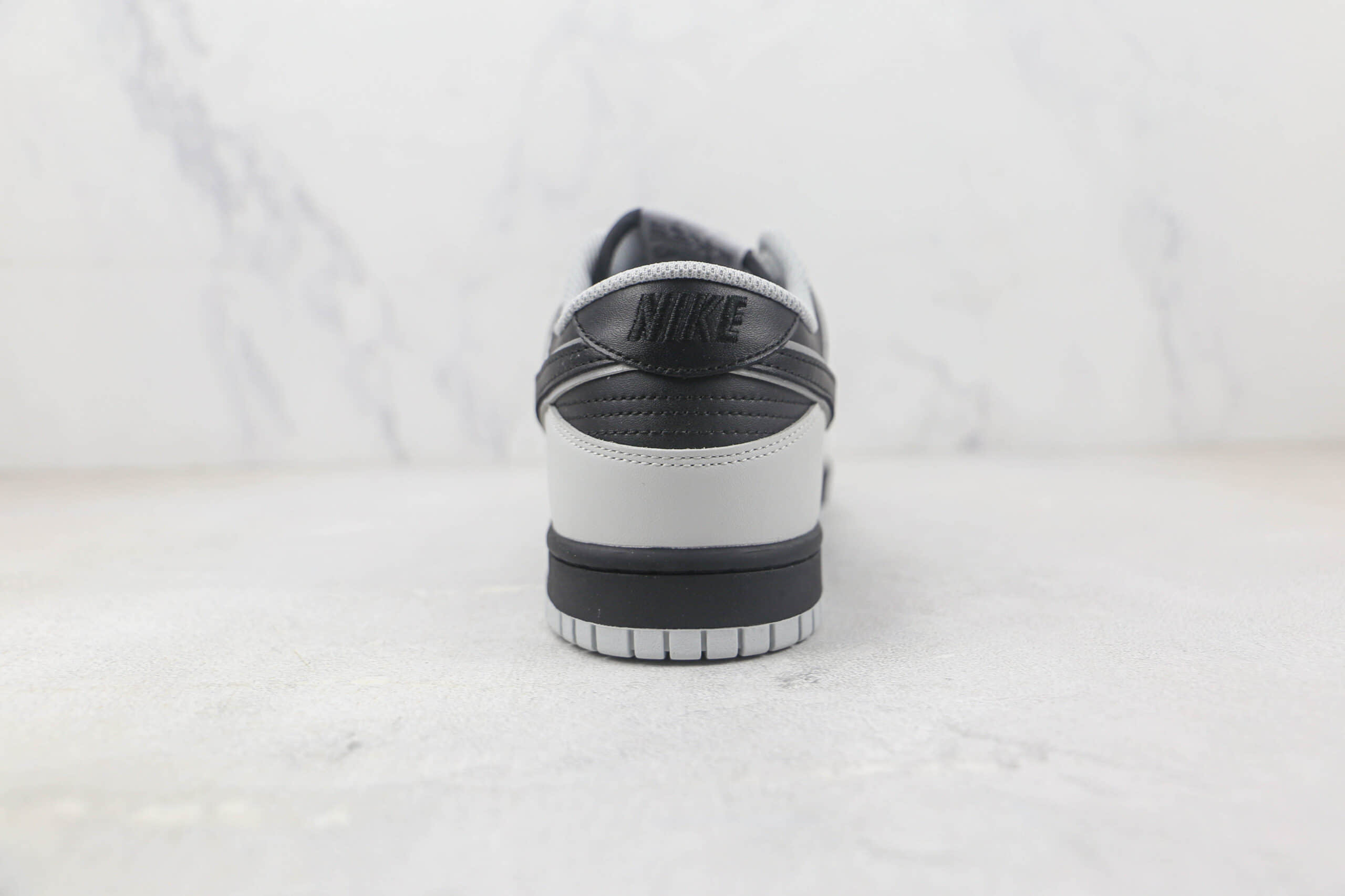 耐克Nike SB Dunk Low Dunk纯原版本低帮SB DUNK白黑色板鞋　耐克SB DUNK校园板鞋　货号：DD9606-363