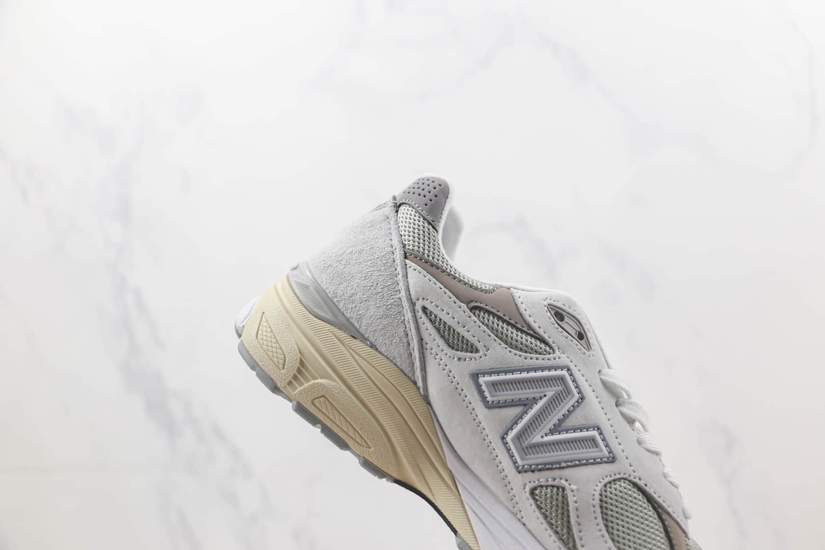 新百伦New Balance 990V3纯原版本NB990白灰色复古慢跑鞋 新百伦NB990复古老爹鞋 货号：M990SC3