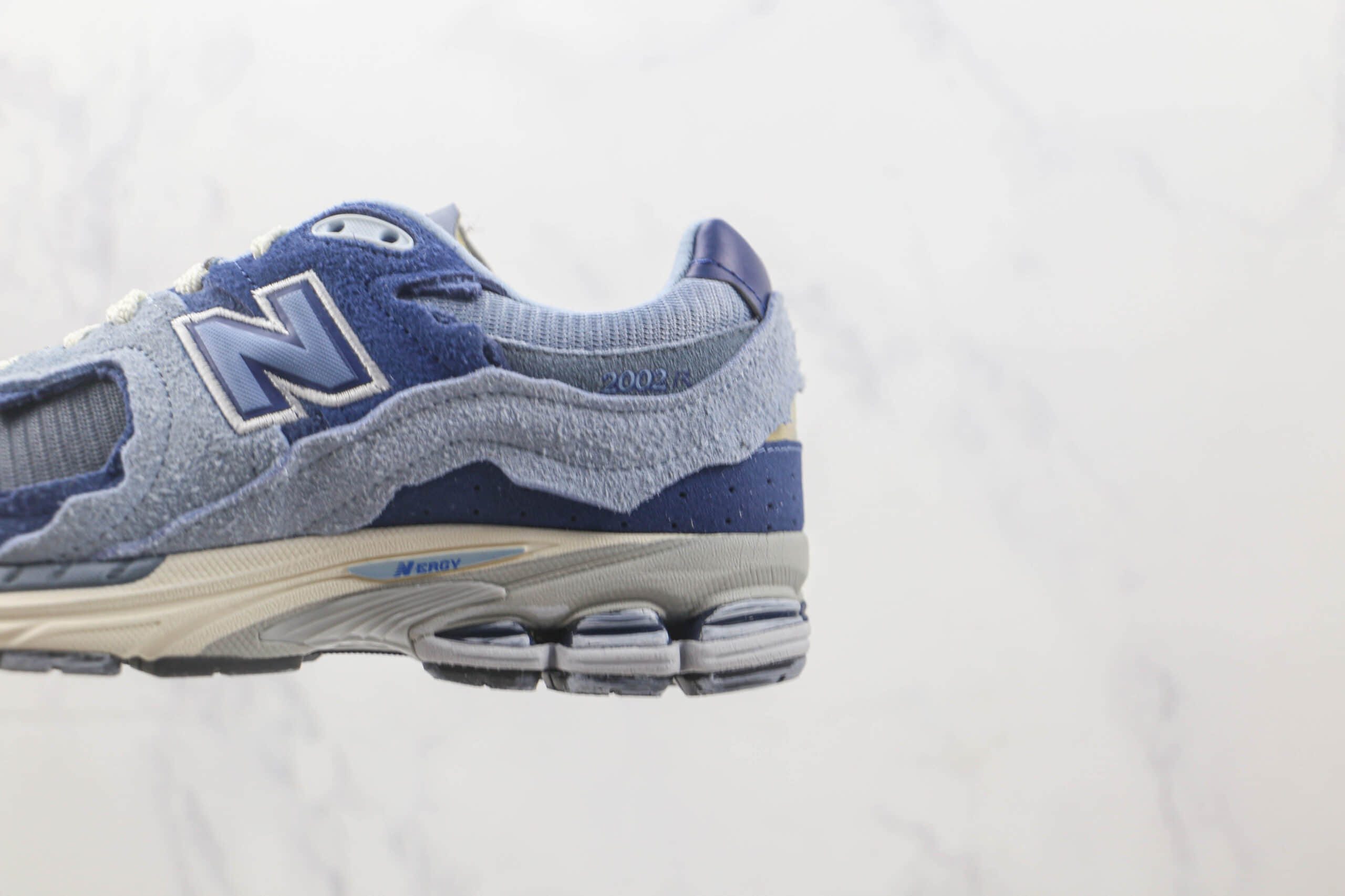 新百伦New Balance Refined Future纯原版本NB2002R青花蓝配色复古慢跑鞋 新百伦NB2002复古老爹鞋 货号：M2002RDI