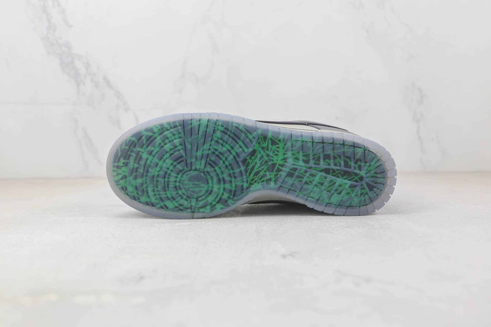 耐克Nike SB Dunk Low纯原版本低帮SB DUNK灰黑色板鞋 莆田耐克DUNK系列板鞋 货号：DR5187-001