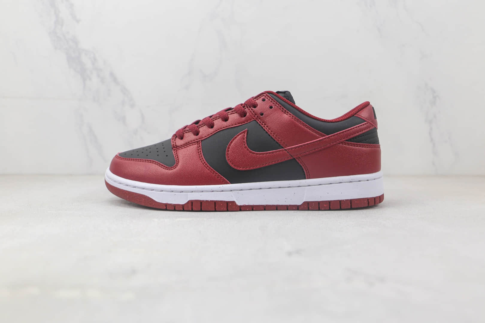 耐克Nike SB Dunk Low Dunk纯原版本低帮SB DUNK黑红色板鞋 耐克DUNK校园板鞋 货号：DN1431-002