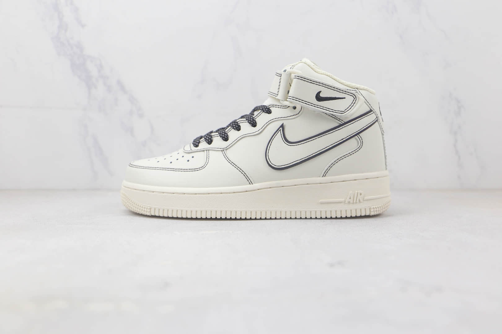 耐克Nike Air Force 1 Mid纯原版本中帮空军一号白黑缝线板鞋 耐克空军一号气垫鞋 货号：BY6899-693