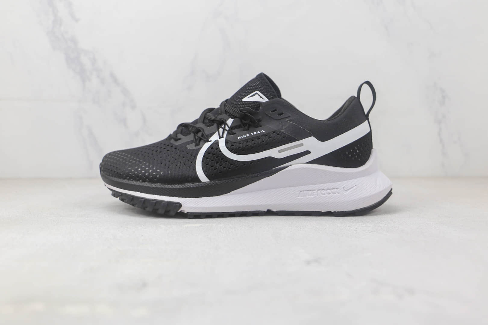 耐克Nike Pegasus Trail 4纯原版本黑白色越野耐磨户外慢跑鞋 耐克越野系列跑鞋 货号：DJ6158-201
