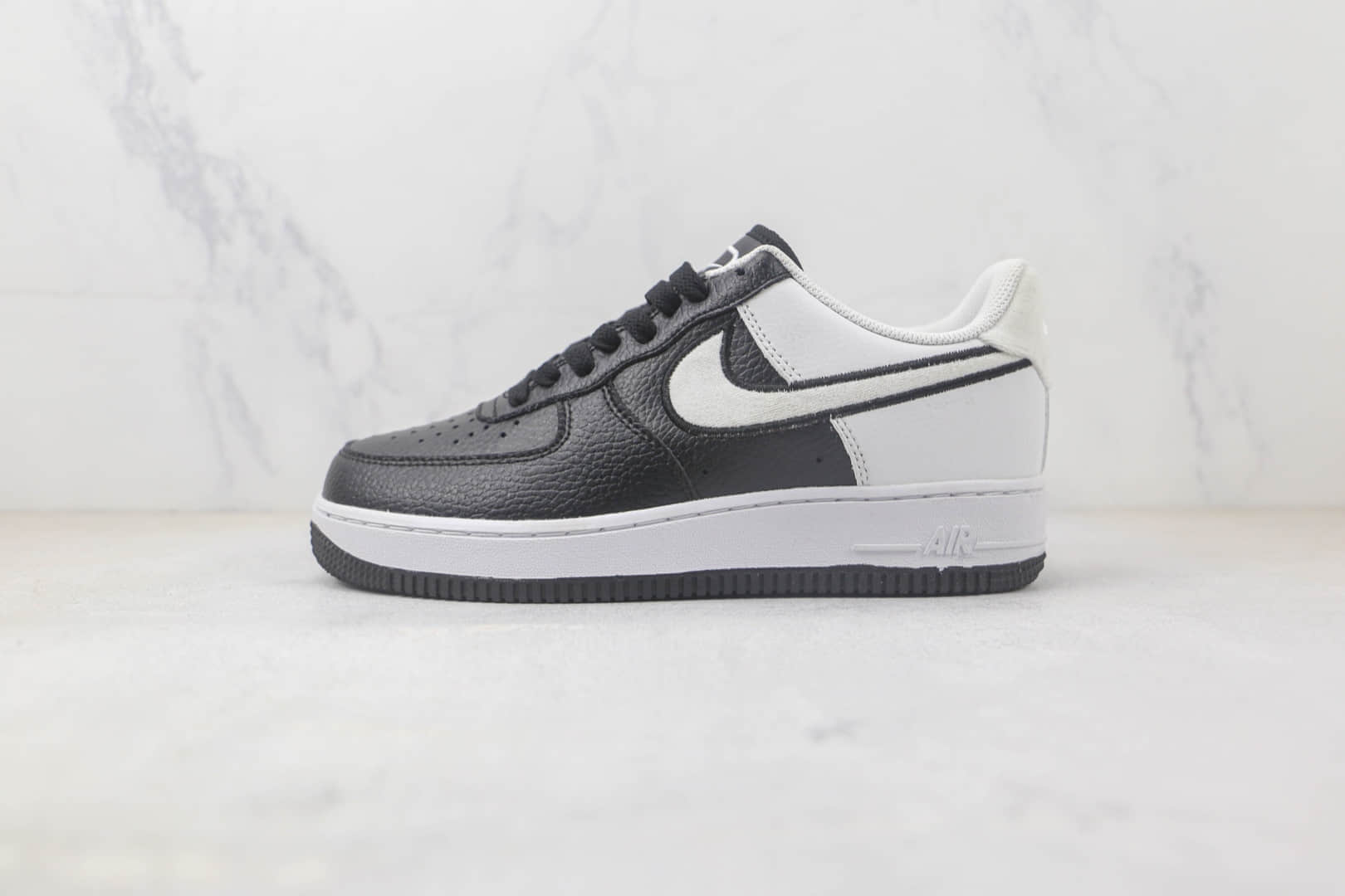 耐克Nike Air Force 1 Low 07纯原版本低帮空军一号黑白拼接配色板鞋 耐克空军一号校园板鞋 货号：AO2439-001