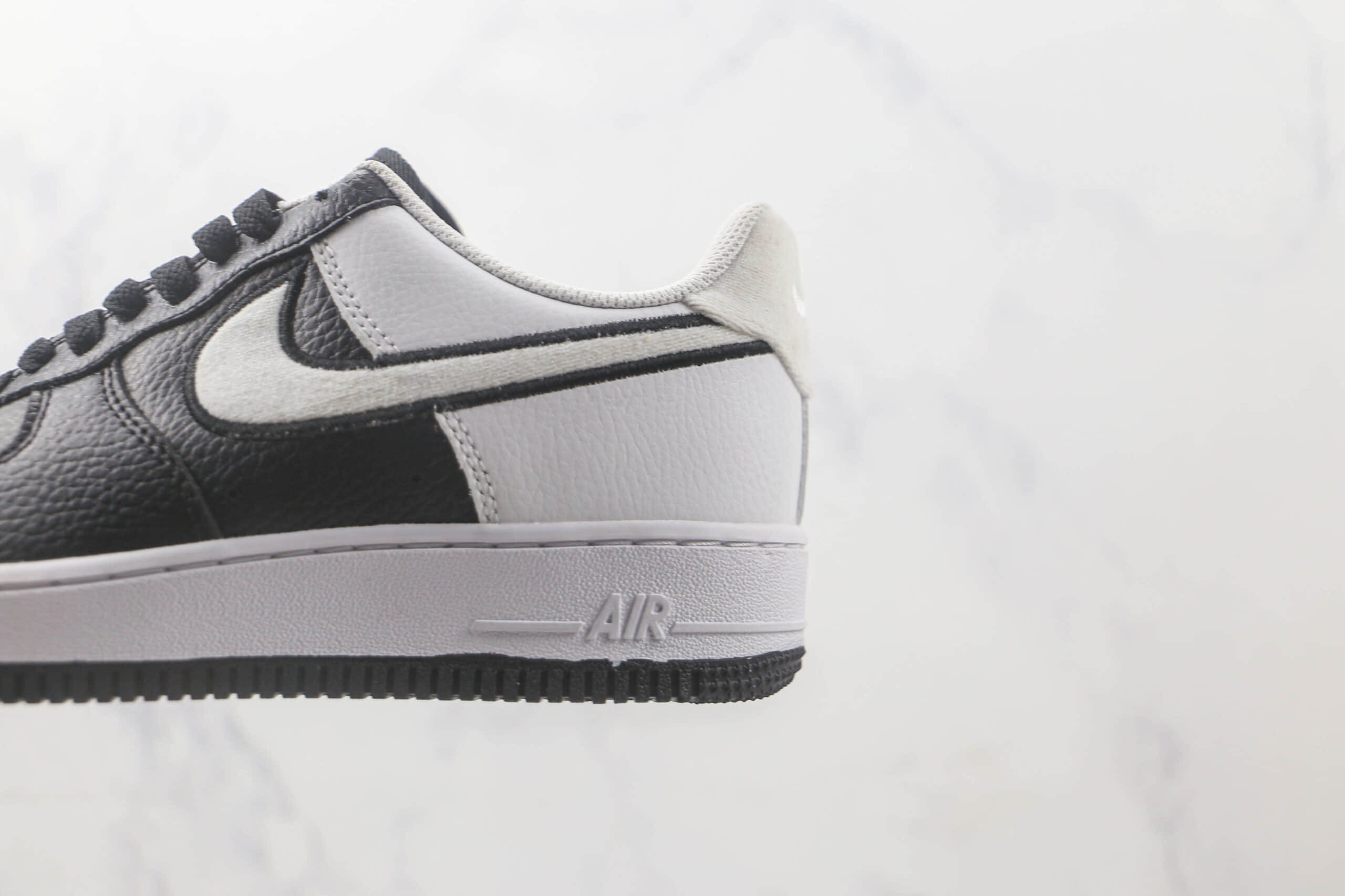 耐克Nike Air Force 1 Low 07纯原版本低帮空军一号黑白拼接配色板鞋 耐克空军一号校园板鞋 货号：AO2439-001