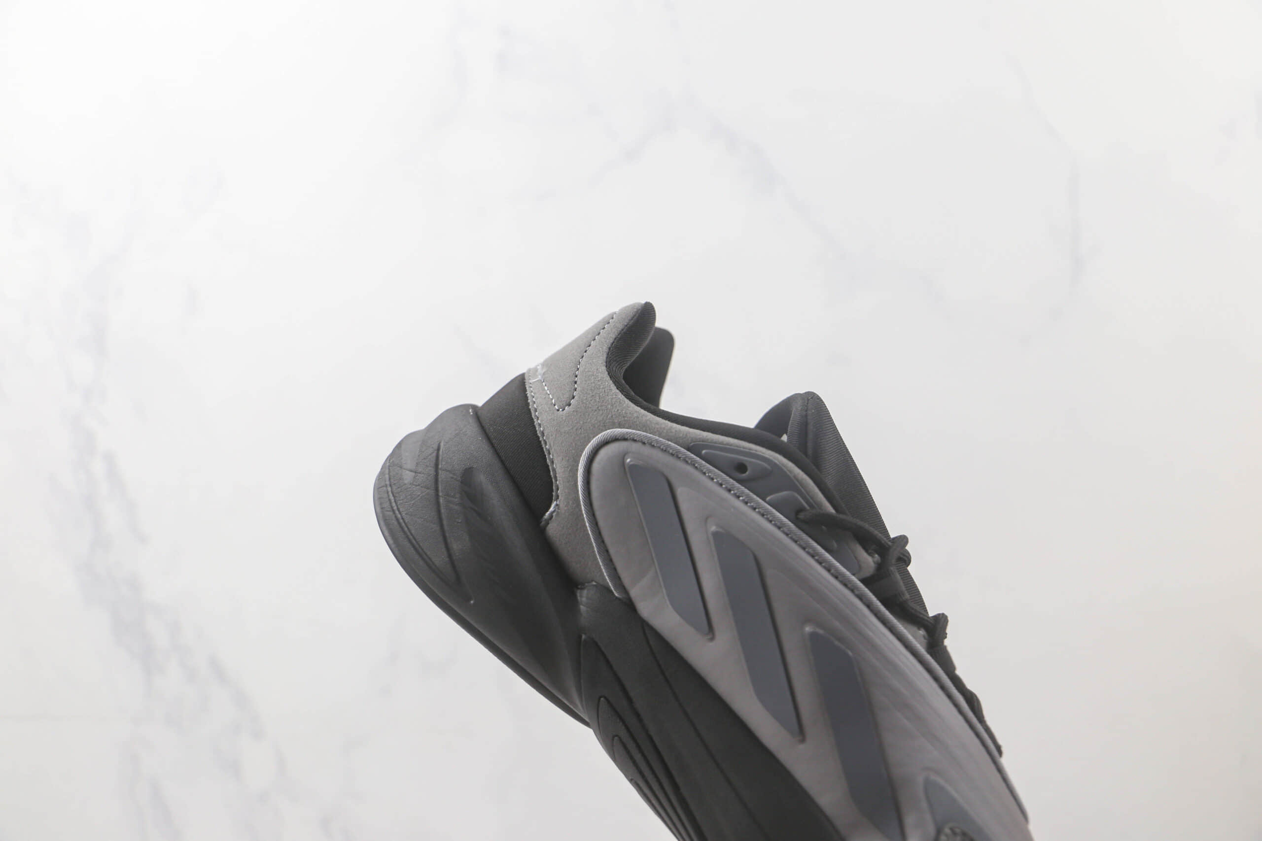 阿迪达斯Adidas originals Ozelia纯原版本银黑色复古老爹鞋 阿迪达斯校园复古老爹鞋 货号：HO4253