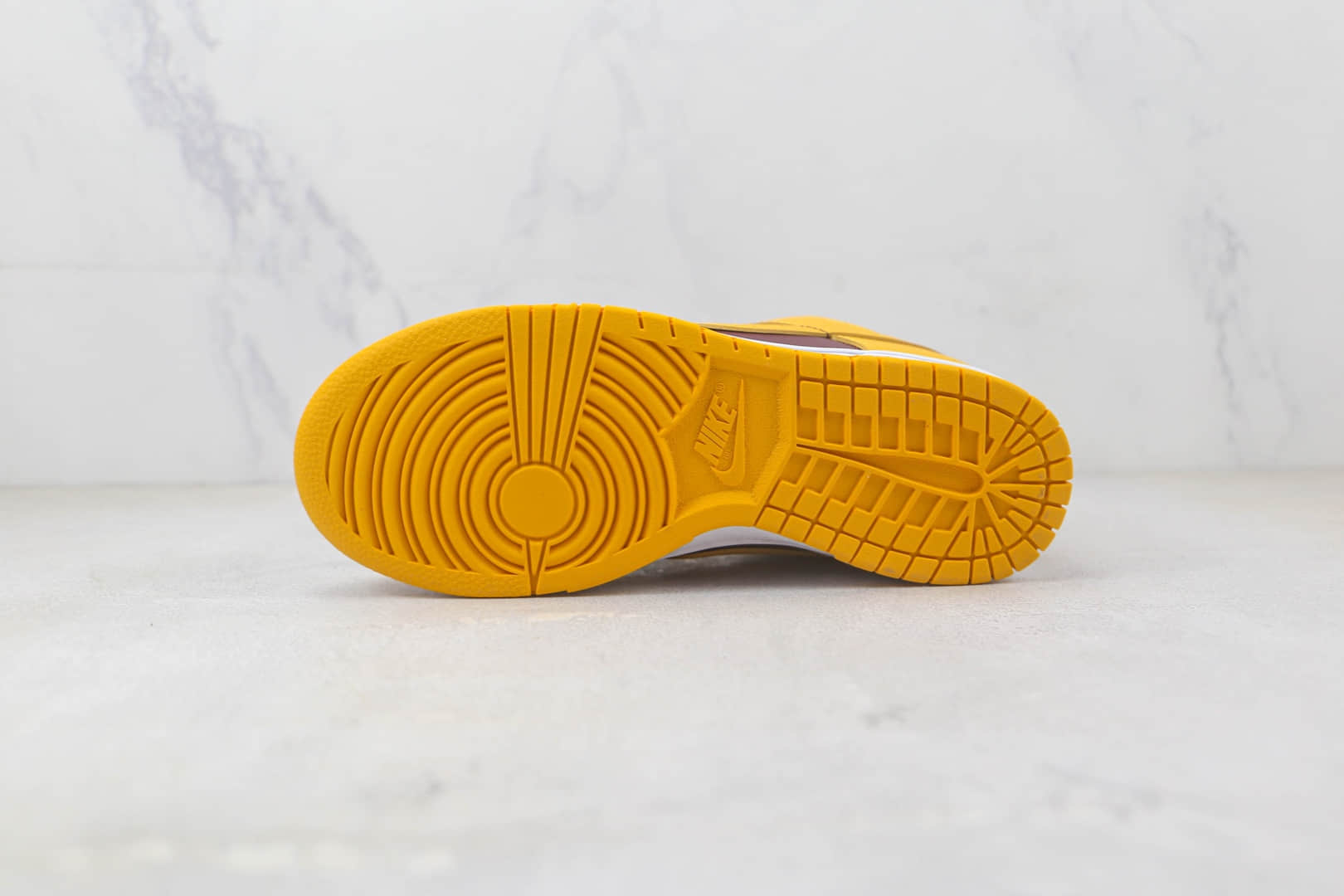 耐克Nike SB Dunk Low纯原版本低帮DUNK亚利桑那州黄酒红色板鞋 莆田天花板DUNK板鞋 货号：DD1391-702
