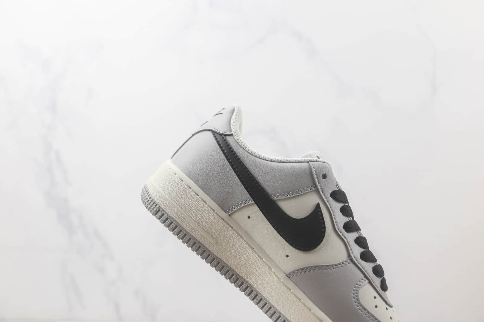 耐克Nike Air Force 1 Low 07纯原版本空军一号AF1灰白拼接黑勾板鞋 耐克空军一号校园板鞋 货号：DO7417-991