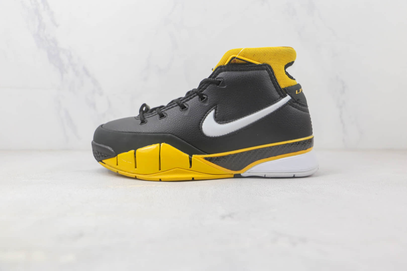 耐克NIKE KOBE 1 PROTRO科比1代实战篮球鞋 耐克科比1代球鞋 货号：AQ2728-003