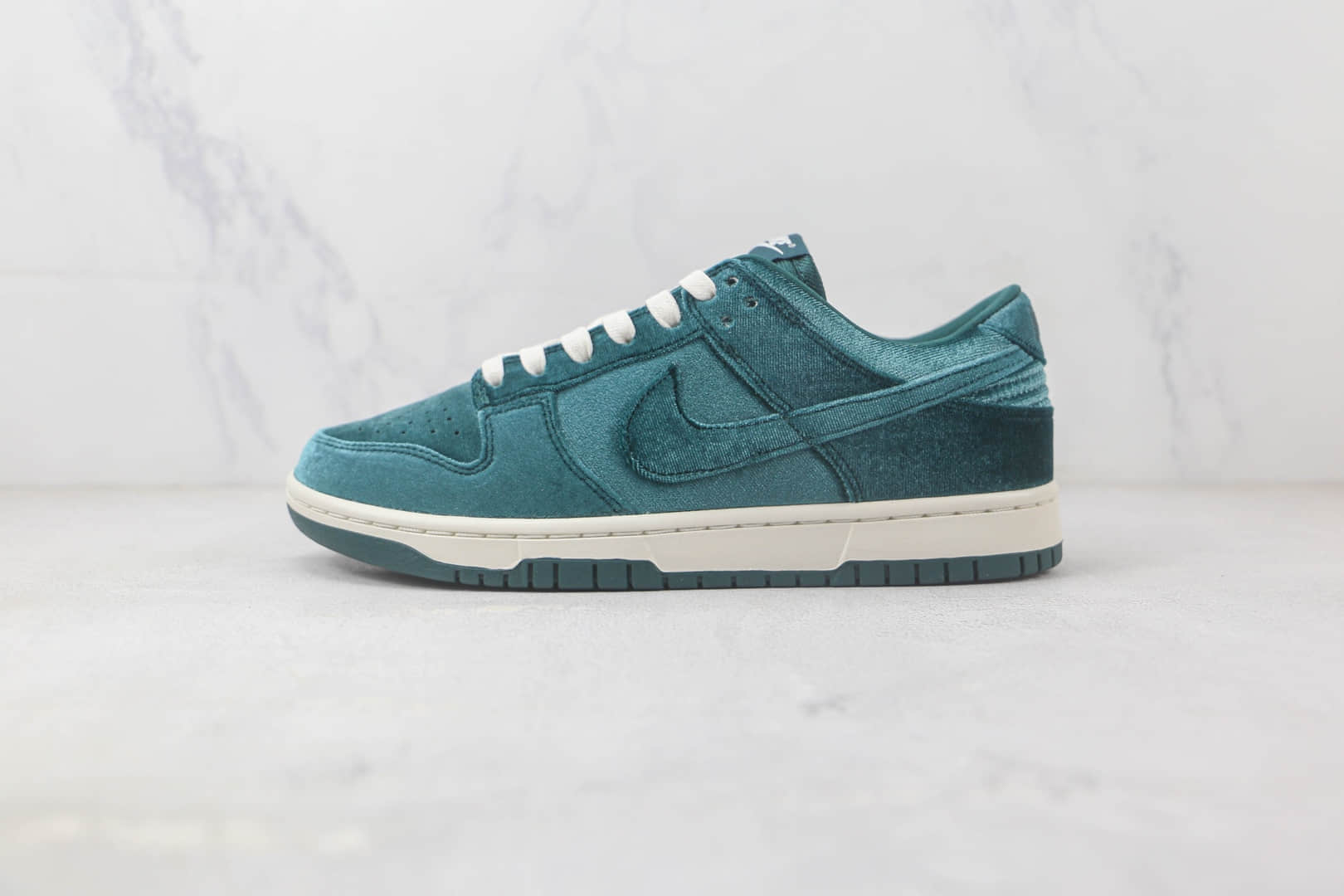 耐克Nike SB Dunk Low Dunk纯原版本低帮SB DUNK天鹅绒绿配色板鞋 耐克天花板DUNK系列 货号：DZ5224-300