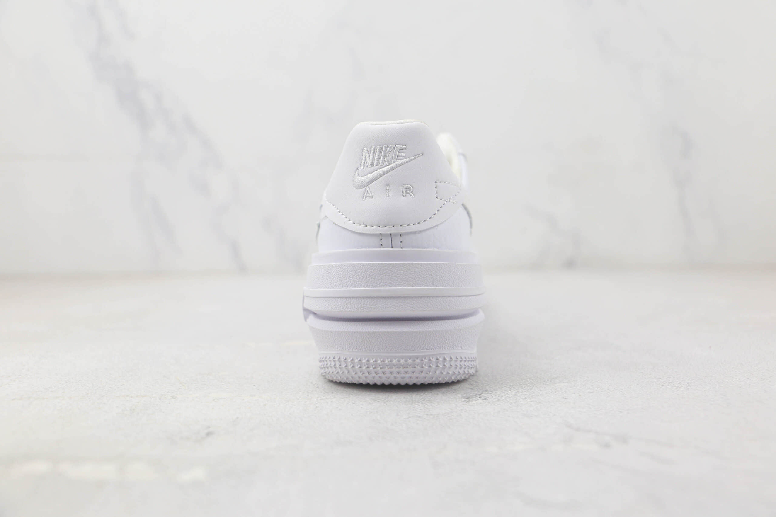 耐克Nike Air Force 1 PLT.AF.ORM“Triple White纯原版本空军一号白色解构板鞋 耐克空军一号校园板鞋 货号：DJ9946-100