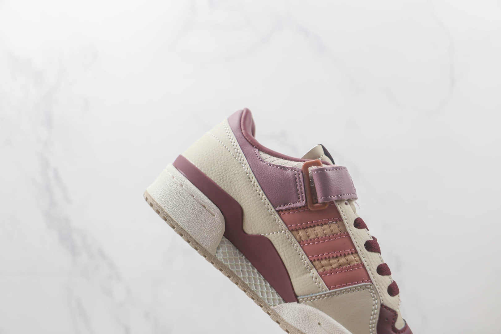 阿迪达斯adidas originals Forum 84 low纯原版本米白粉色Forum系列板鞋 阿迪达斯Forum84系列复古板鞋 货号：HQ6941