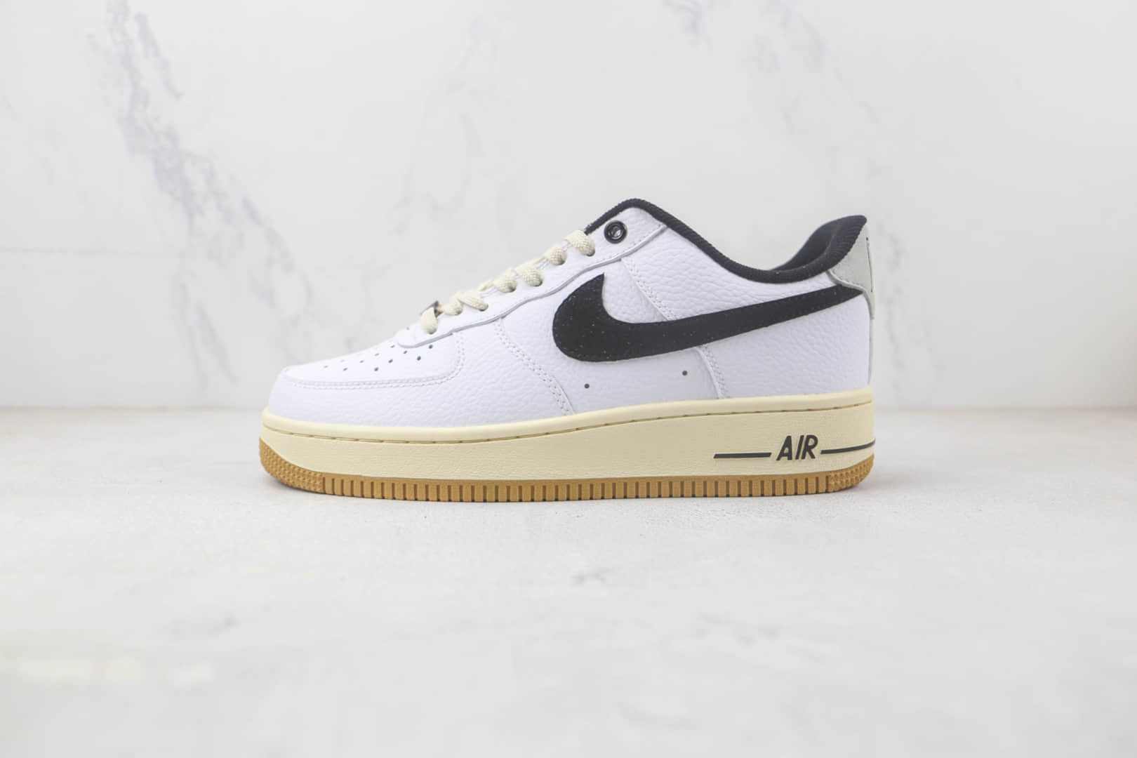 耐克Nike Air Force 1 07 Low纯原版本空军一号米黄白黑色板鞋 耐克空军一号校园板鞋 货号：DR0148-101