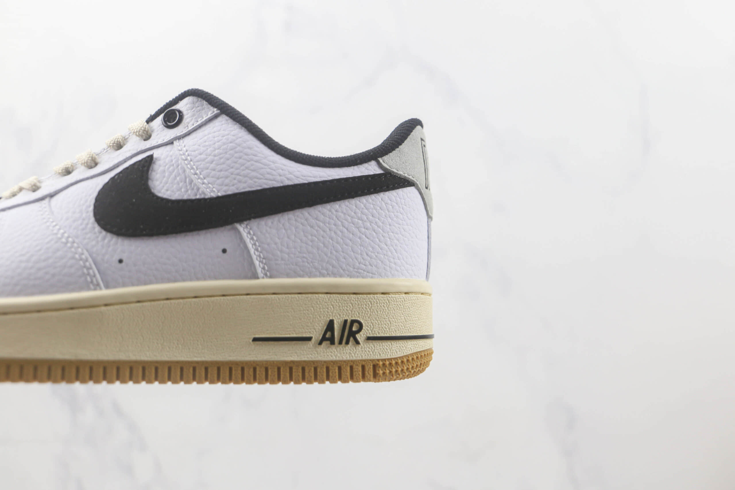 耐克Nike Air Force 1 07 Low纯原版本空军一号米黄白黑色板鞋 耐克空军一号校园板鞋 货号：DR0148-101