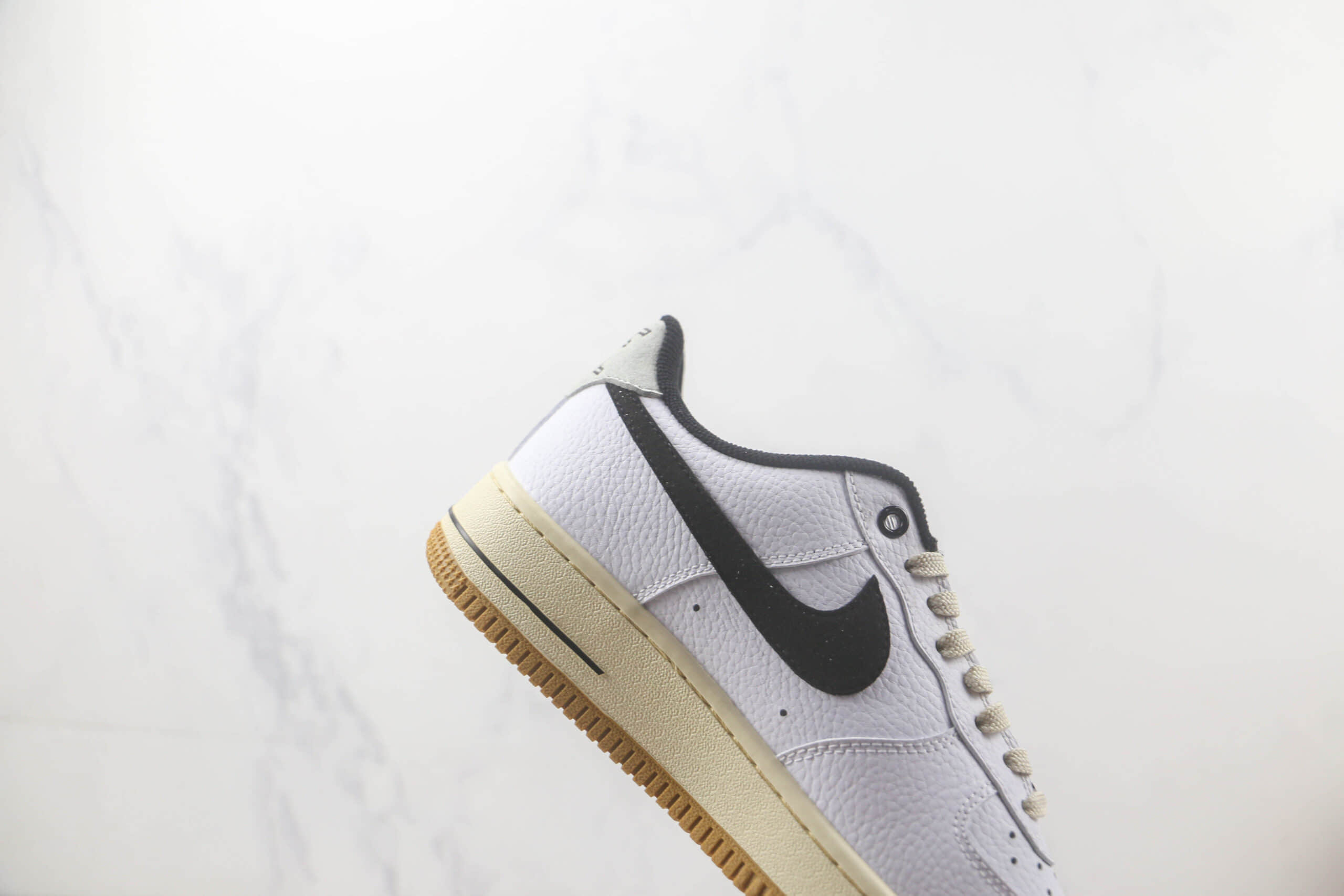 耐克Nike Air Force 1 07 Low纯原版本空军一号米黄白黑色板鞋 耐克空军一号校园板鞋 货号：DR0148-101