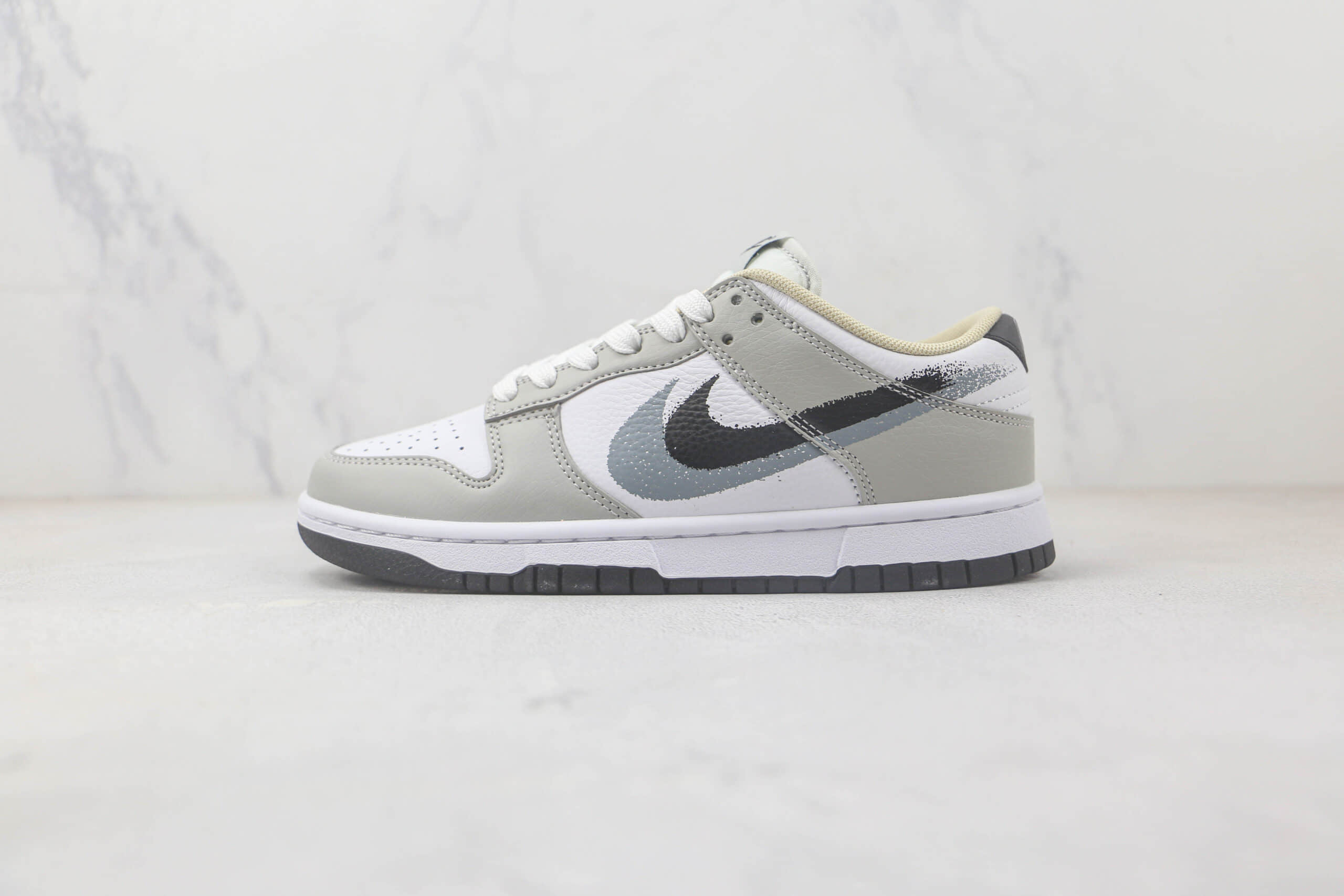 耐克Nike SB Dunk Low Dunk纯原版本低帮SB DUNK黑灰双钩板鞋 莆田天花板DUNK板鞋 货号：FD0661-100