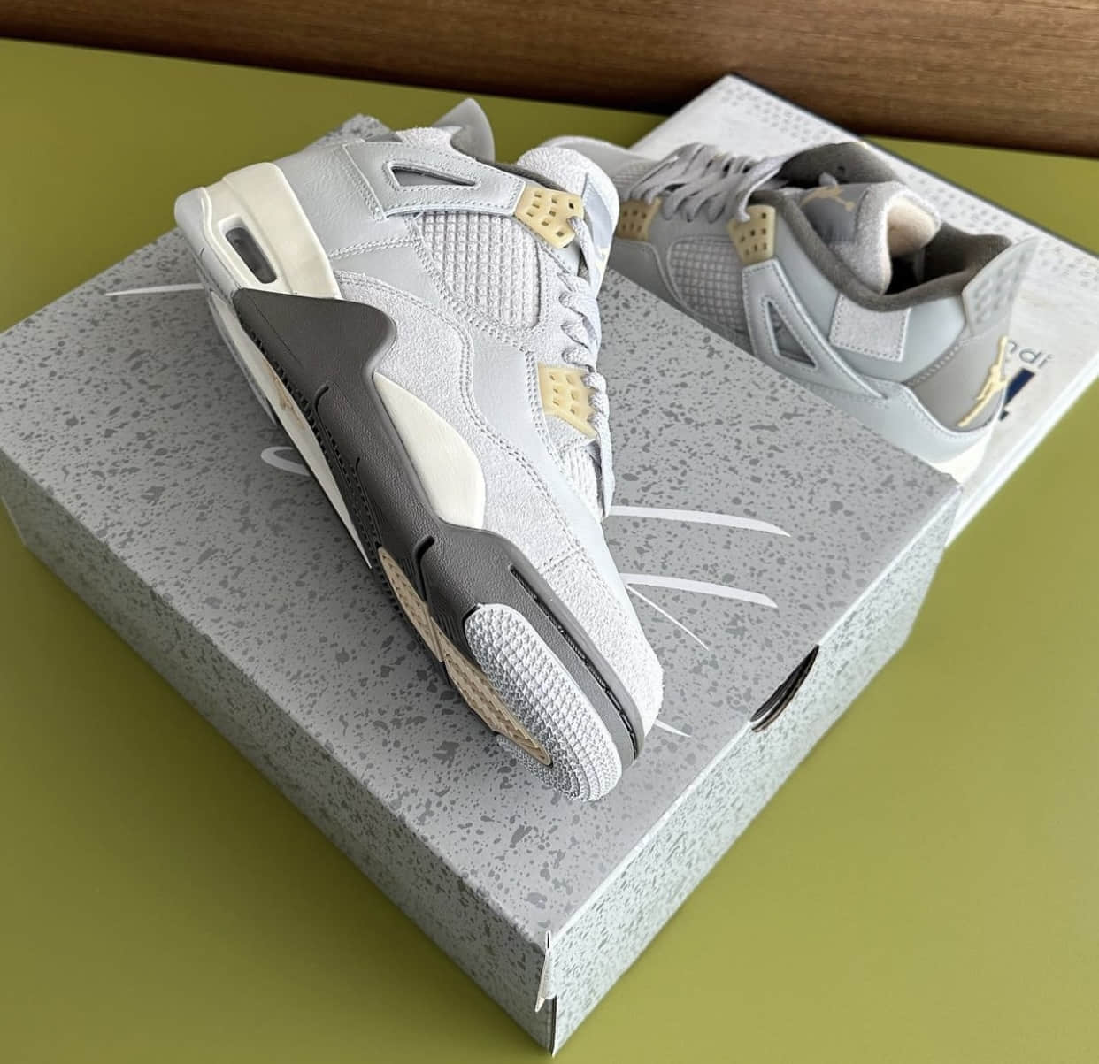 AJ4“光子尘埃”最新实物细节曝光！规格超高！ 货号：DV3742-021
