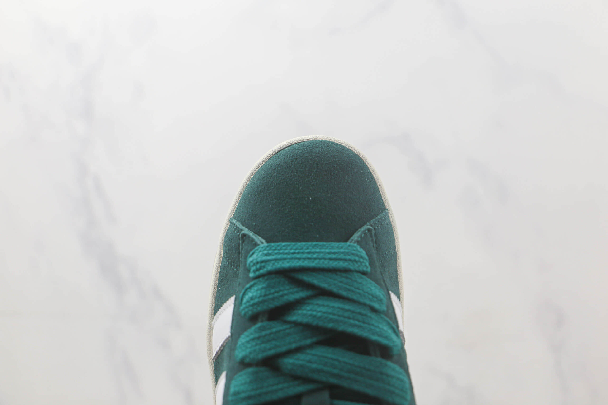 阿迪达斯Adidas Originals Campus 00s纯原版本麂皮白绿色学院系列面包鞋 阿迪达斯三叶草板鞋系列 货号：HR1467