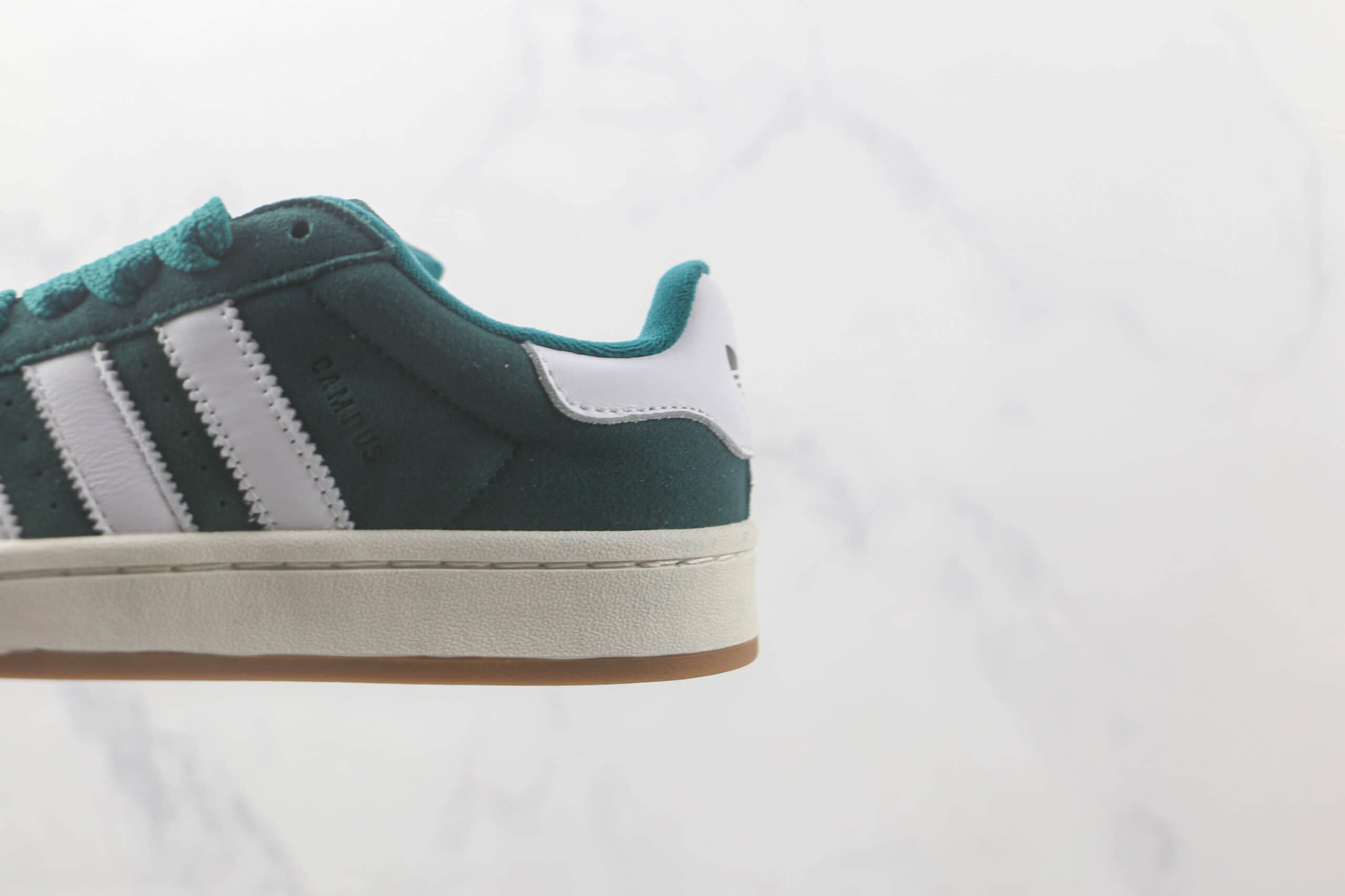 阿迪达斯Adidas Originals Campus 00s纯原版本麂皮白绿色学院系列面包鞋 阿迪达斯三叶草板鞋系列 货号：HR1467