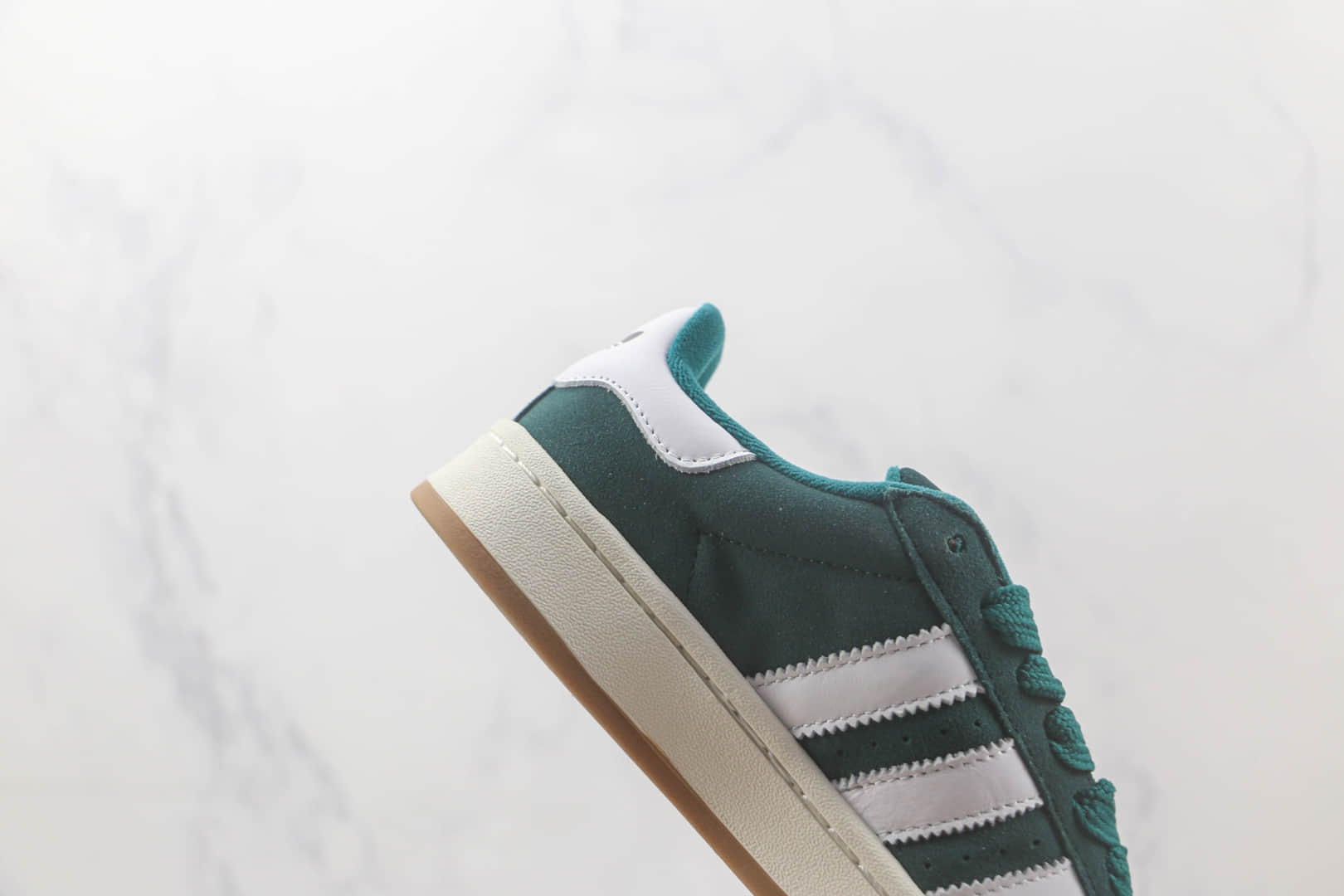 阿迪达斯Adidas Originals Campus 00s纯原版本麂皮白绿色学院系列面包鞋 阿迪达斯三叶草板鞋系列 货号：HR1467