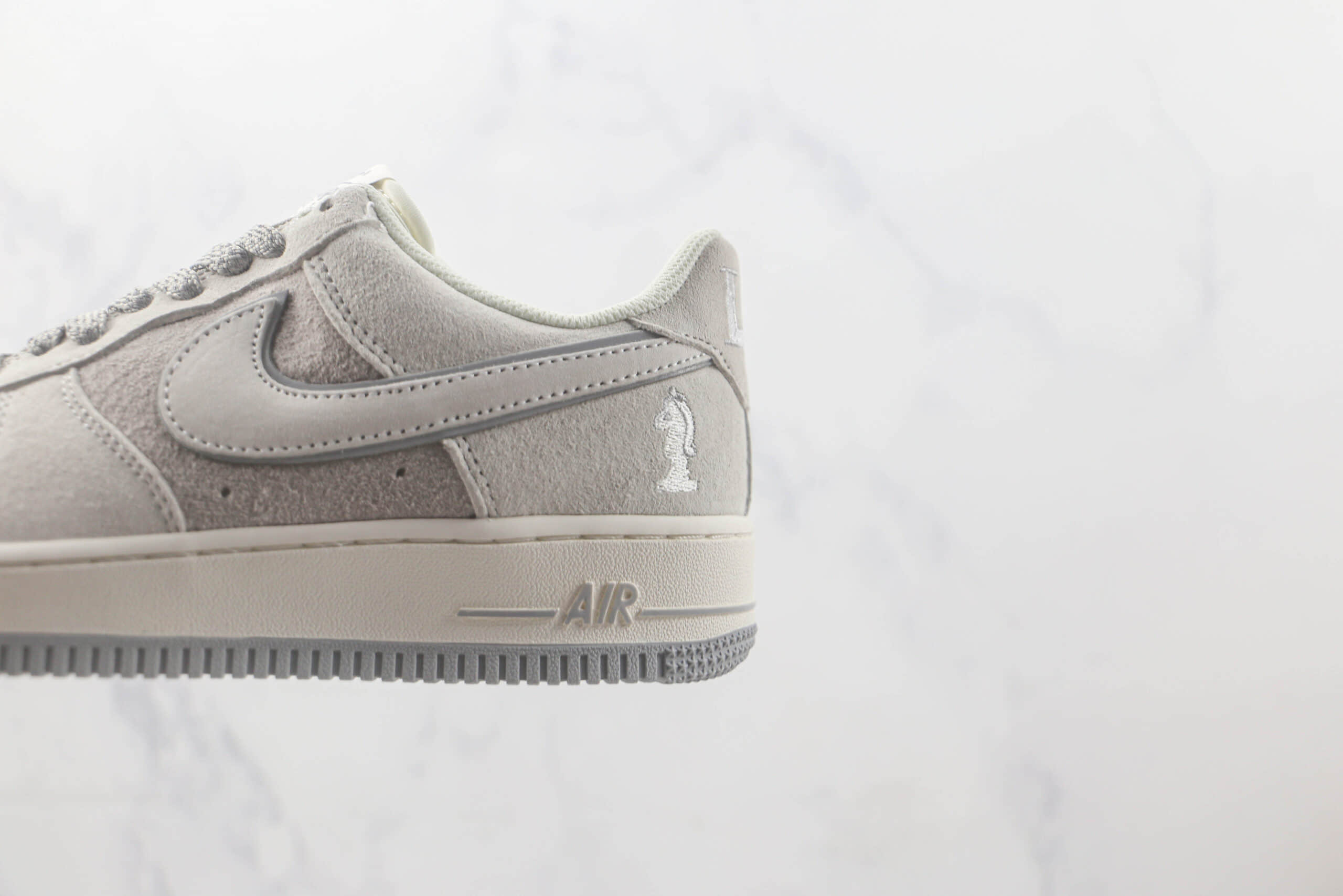 耐克Nike Air Force 1 Low 07纯原版本低帮空军一号灰麂皮板鞋 耐克空军一号校园板鞋 货号：DZ3696-005