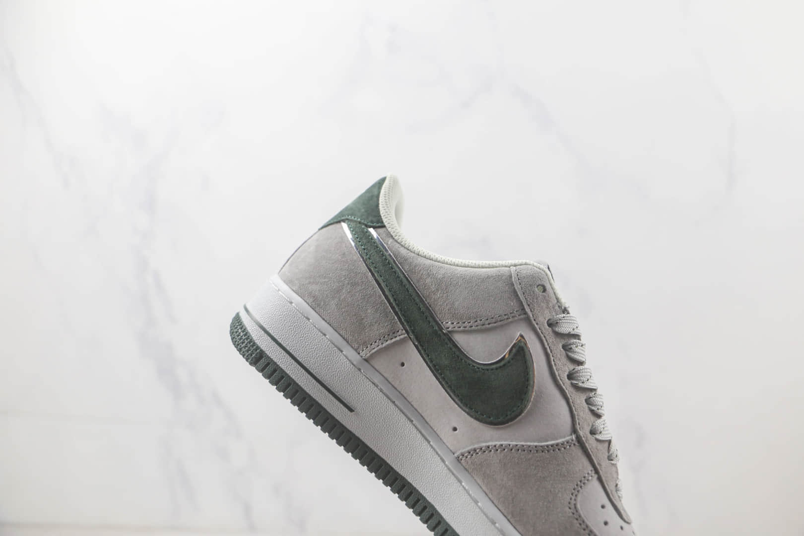 耐克Nike Air Force 1 '07 Low纯原版本低帮空军一号麂皮灰绿色板鞋 莆田耐克空军一号系列板鞋 货号：DF3966-723