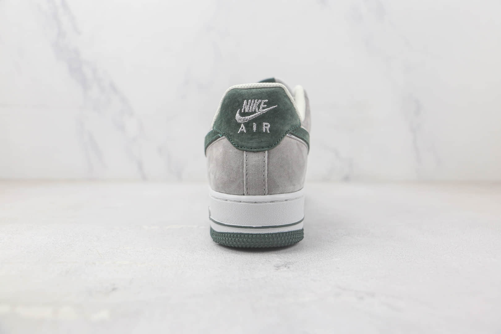 耐克Nike Air Force 1 '07 Low纯原版本低帮空军一号麂皮灰绿色板鞋 莆田耐克空军一号系列板鞋 货号：DF3966-723