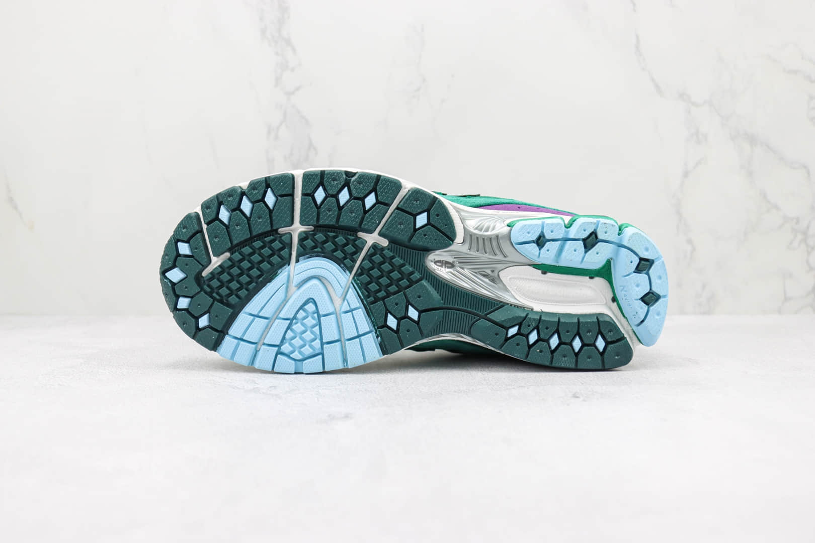 新百伦New Balance 2002纯原版本NB2002白绿紫色复古老爹鞋 新百伦NB2002全系列跑鞋 货号：M2002RUT