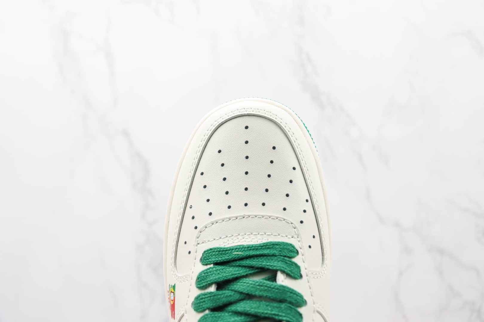 耐克Nike Air Force 1 Low 07纯原版本低帮空军一号世界杯主题系列米白红色板鞋 耐克空军一号校园板鞋 货号：DR9868-900