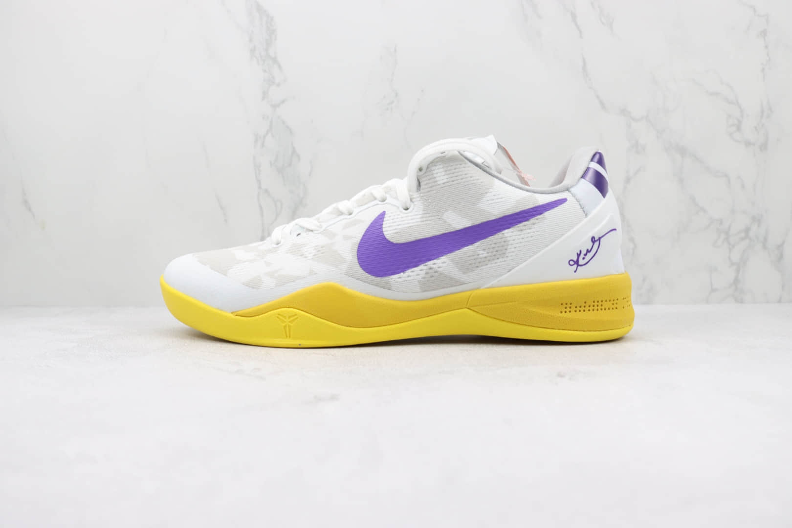 耐克NIKE Kobe 8 Low科比8代白黄紫色实战篮球鞋 莆田天花板科比球鞋 货号：555035-101