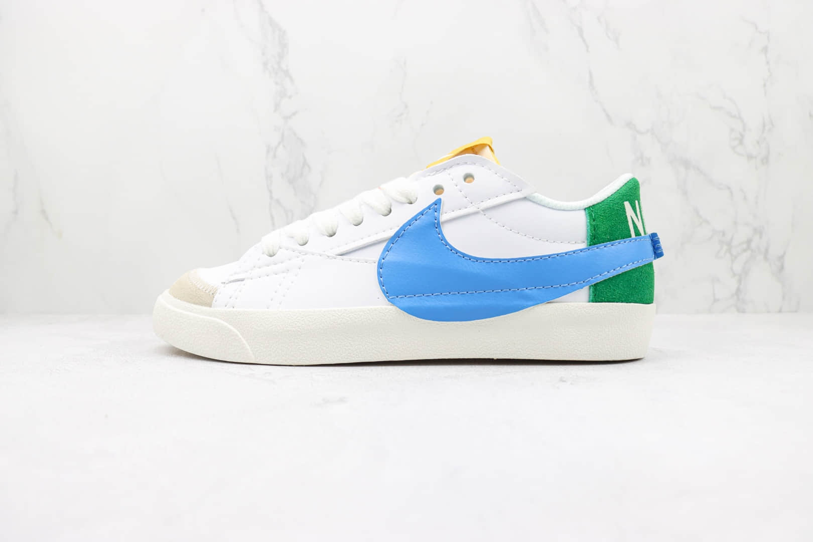 耐克Nike Blazer Low 77 Jumbo纯原版本低帮开拓者白绿蓝勾板鞋 耐克开拓者校园板鞋 货号：DQ1470-100