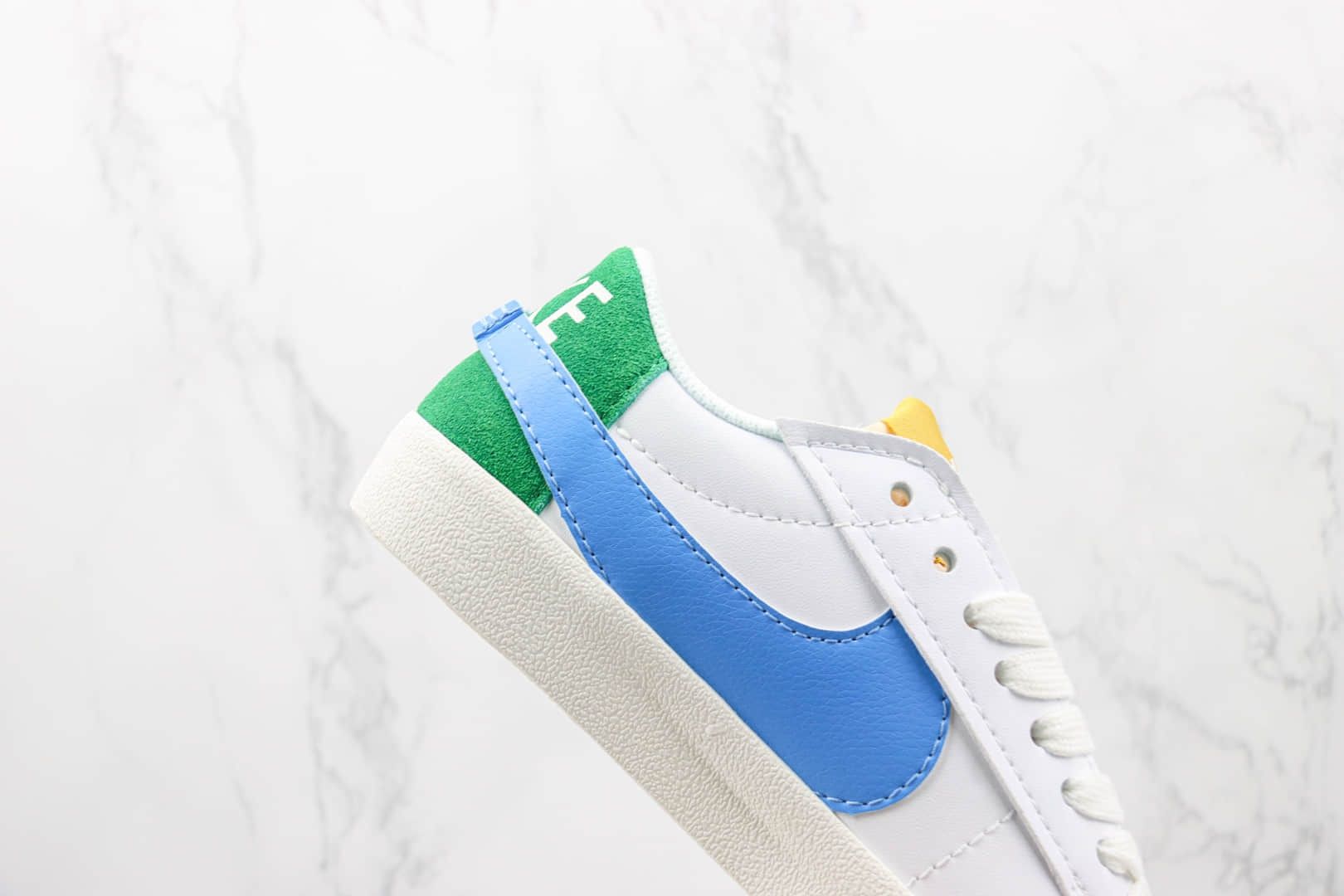 耐克Nike Blazer Low 77 Jumbo纯原版本低帮开拓者白绿蓝勾板鞋 耐克开拓者校园板鞋 货号：DQ1470-100