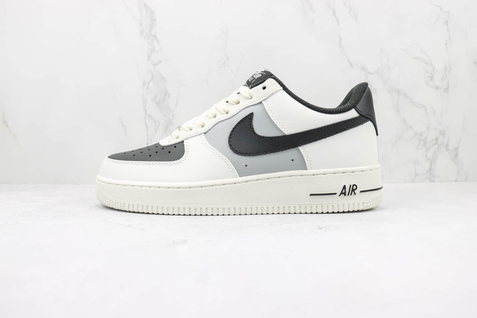 耐克Nike Air Force 1 Low 07纯原版本低帮空军一号米黑灰拼接板鞋 耐克空军一号校园板鞋 货号：RS2696-112