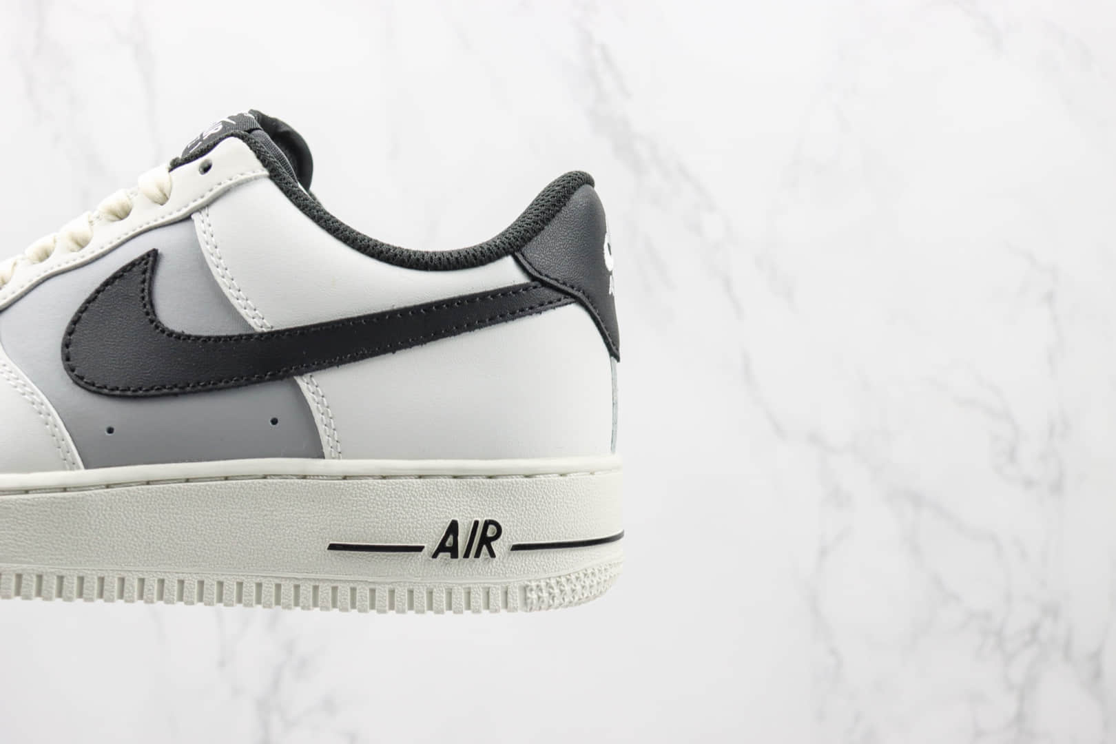 耐克Nike Air Force 1 Low 07纯原版本低帮空军一号米黑灰拼接板鞋 耐克空军一号校园板鞋 货号：RS2696-112