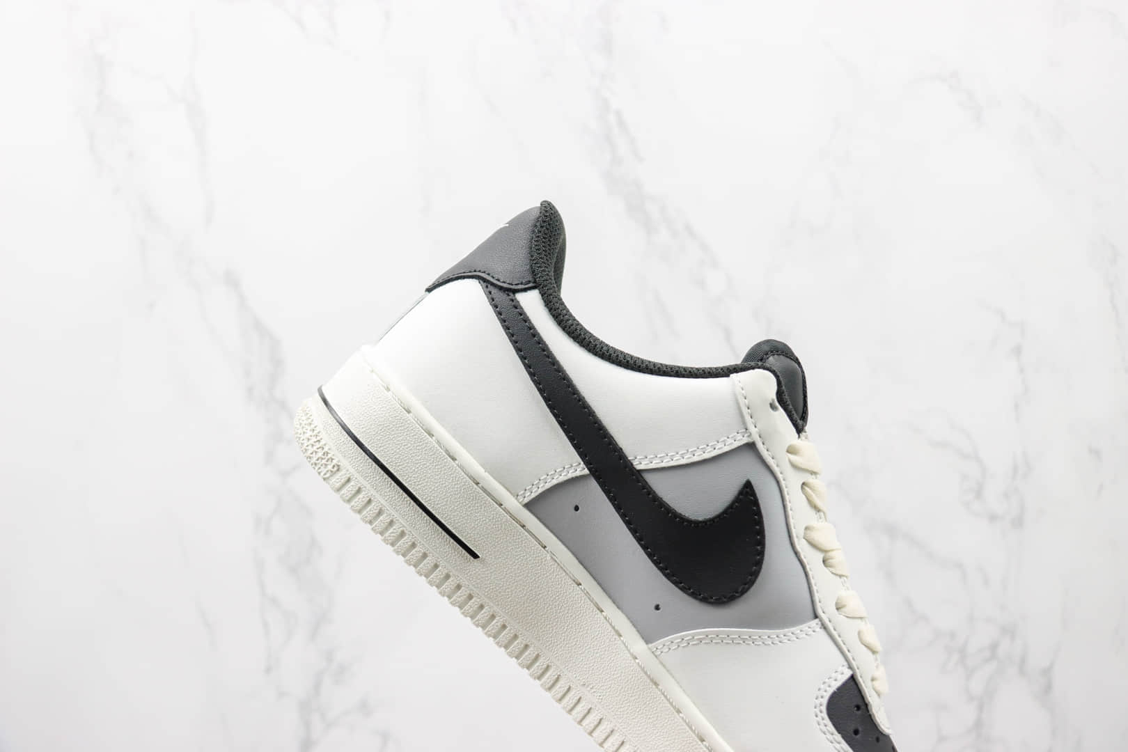 耐克Nike Air Force 1 Low 07纯原版本低帮空军一号米黑灰拼接板鞋 耐克空军一号校园板鞋 货号：RS2696-112