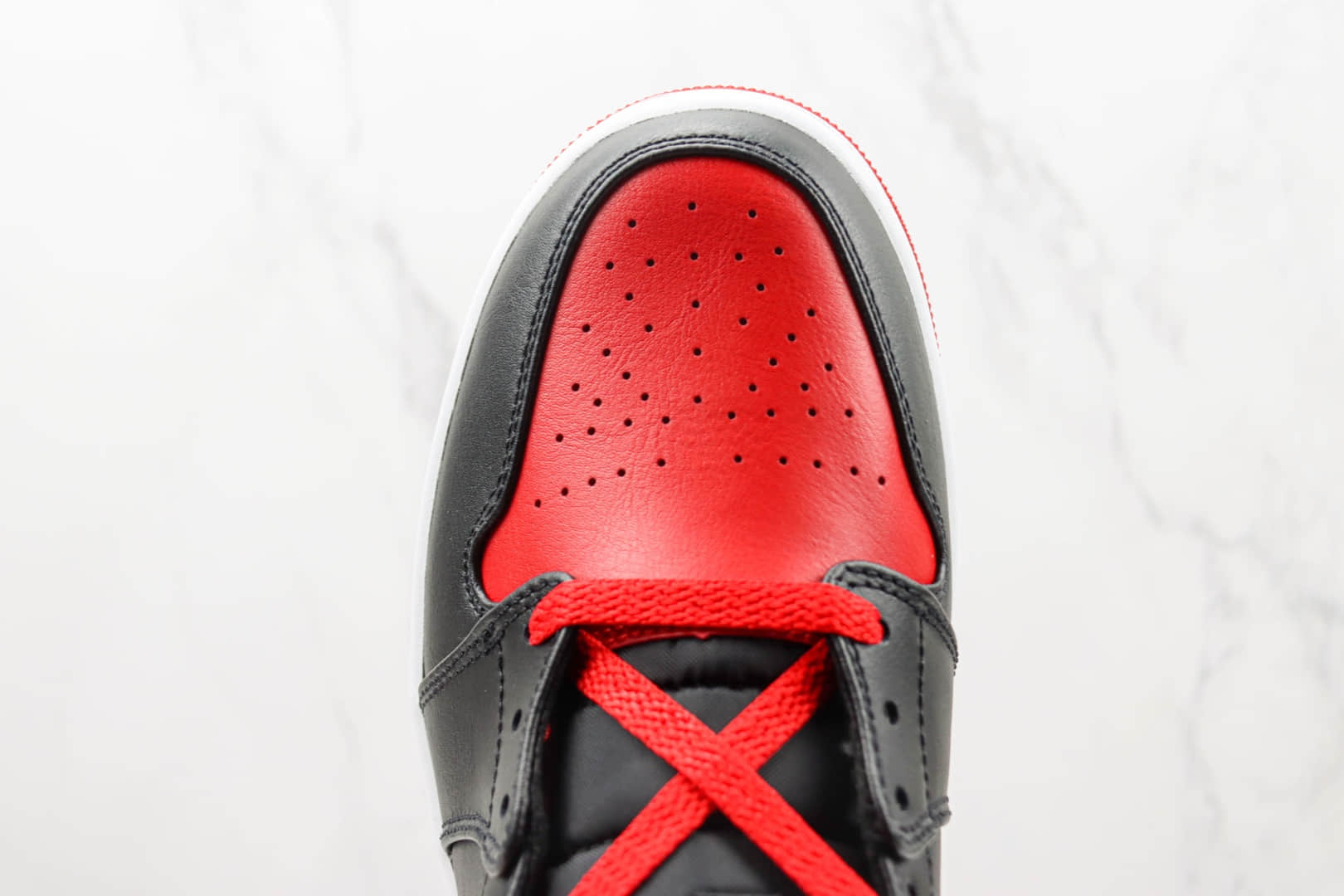 乔丹Air Jordan 1 Mid纯原版本中帮AJ1黑红脚趾板鞋 莆田天花板AJ1系列 货号：DQ8426-060